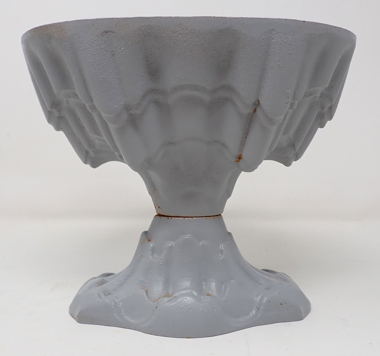 Cast Iron Planter: Apprx 4 3/4" x 7 5/8" x 6 1/2" tall