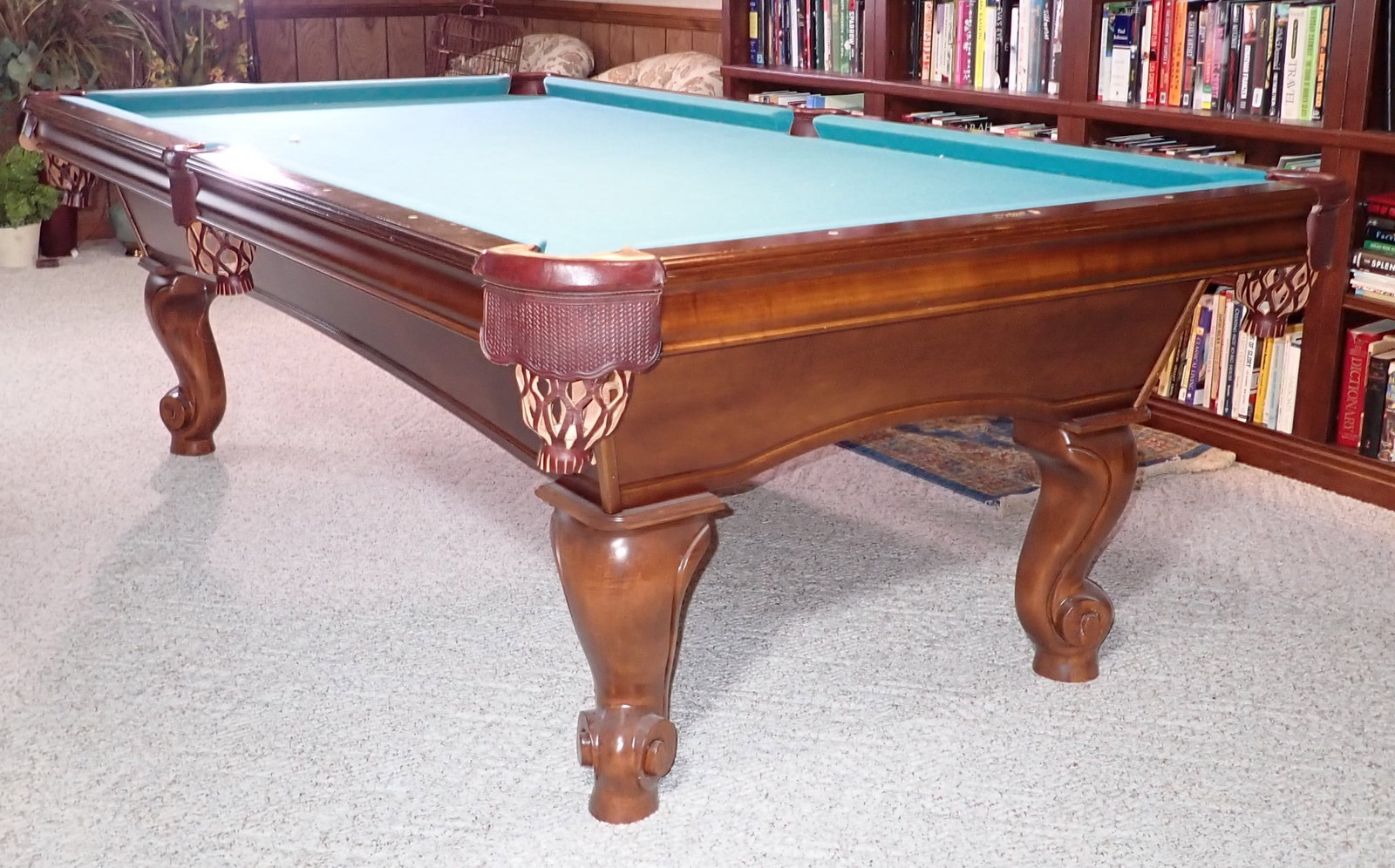 Silverthorne Pool Table w/ Leather Pockets (1 of 8)
