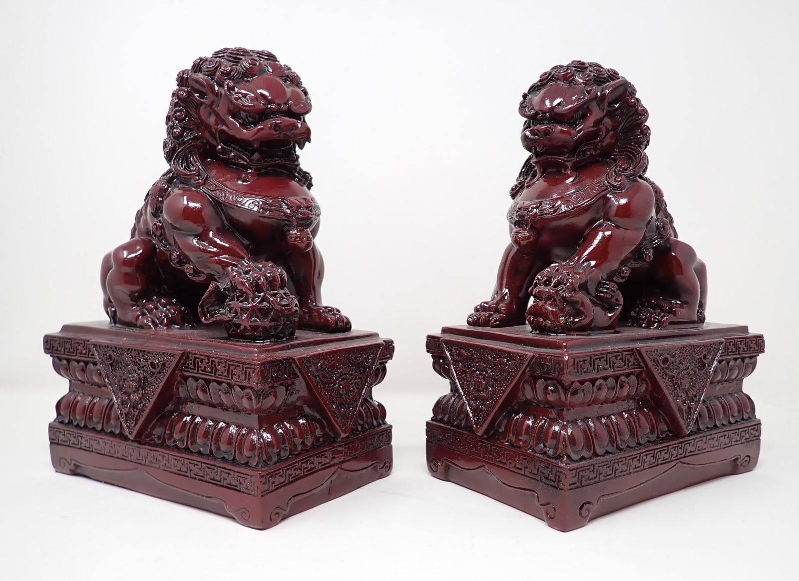 Pair of Composite Foo Dogs (1 of 3)