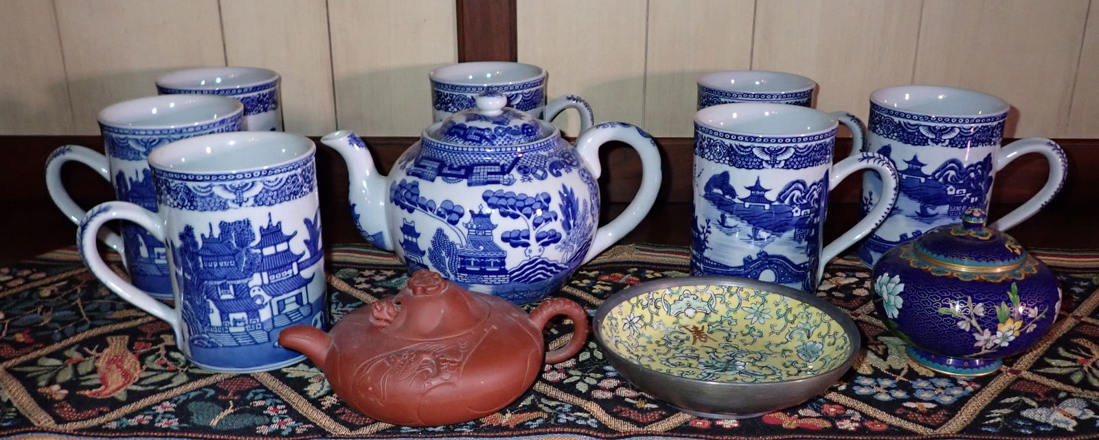 Chinese Teapots Cups Cloisonne Dish & Jar (1 of 4)