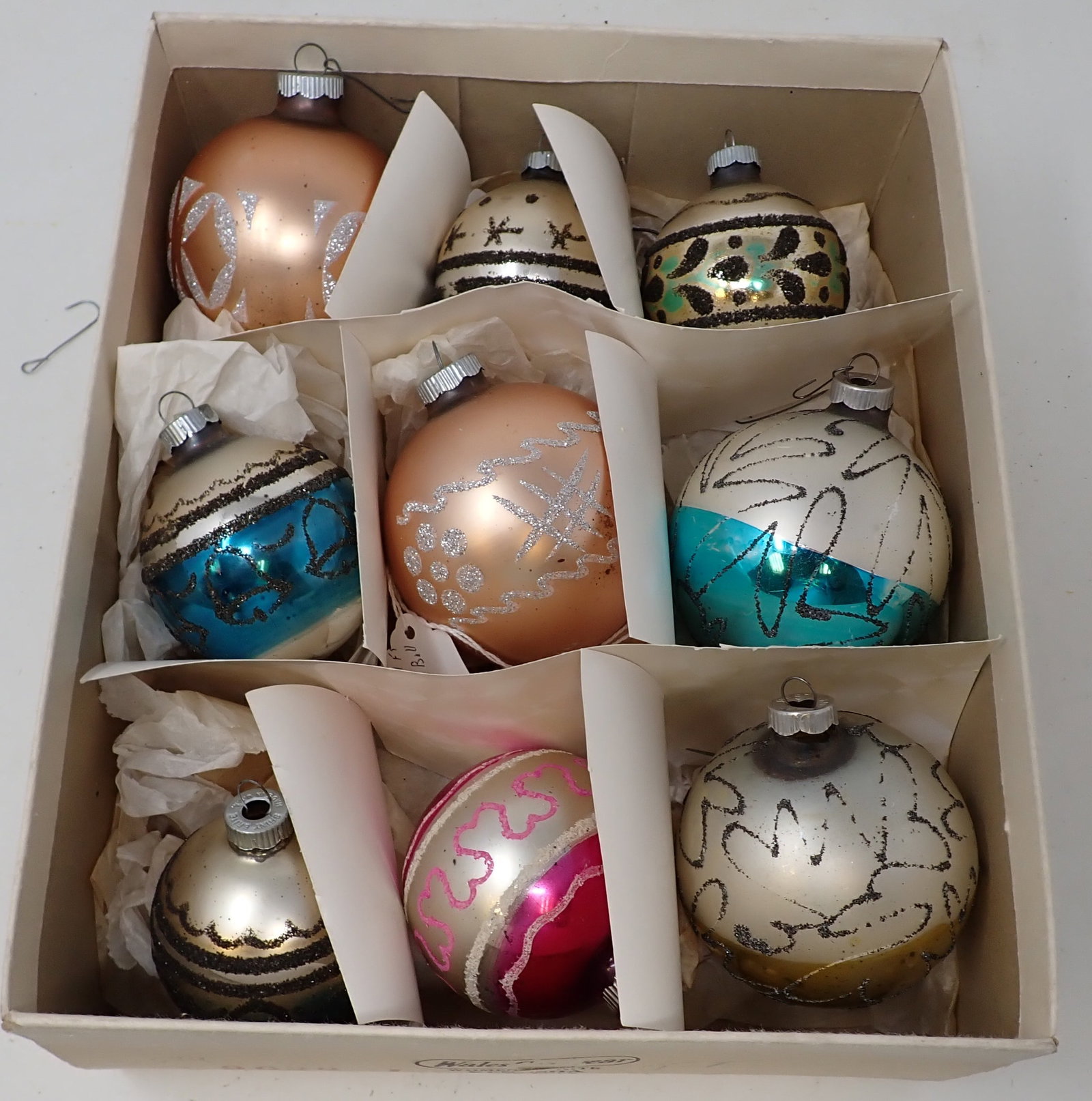 Antique / Vintage Christmas Ornaments: Largest are approx 3" in diameter