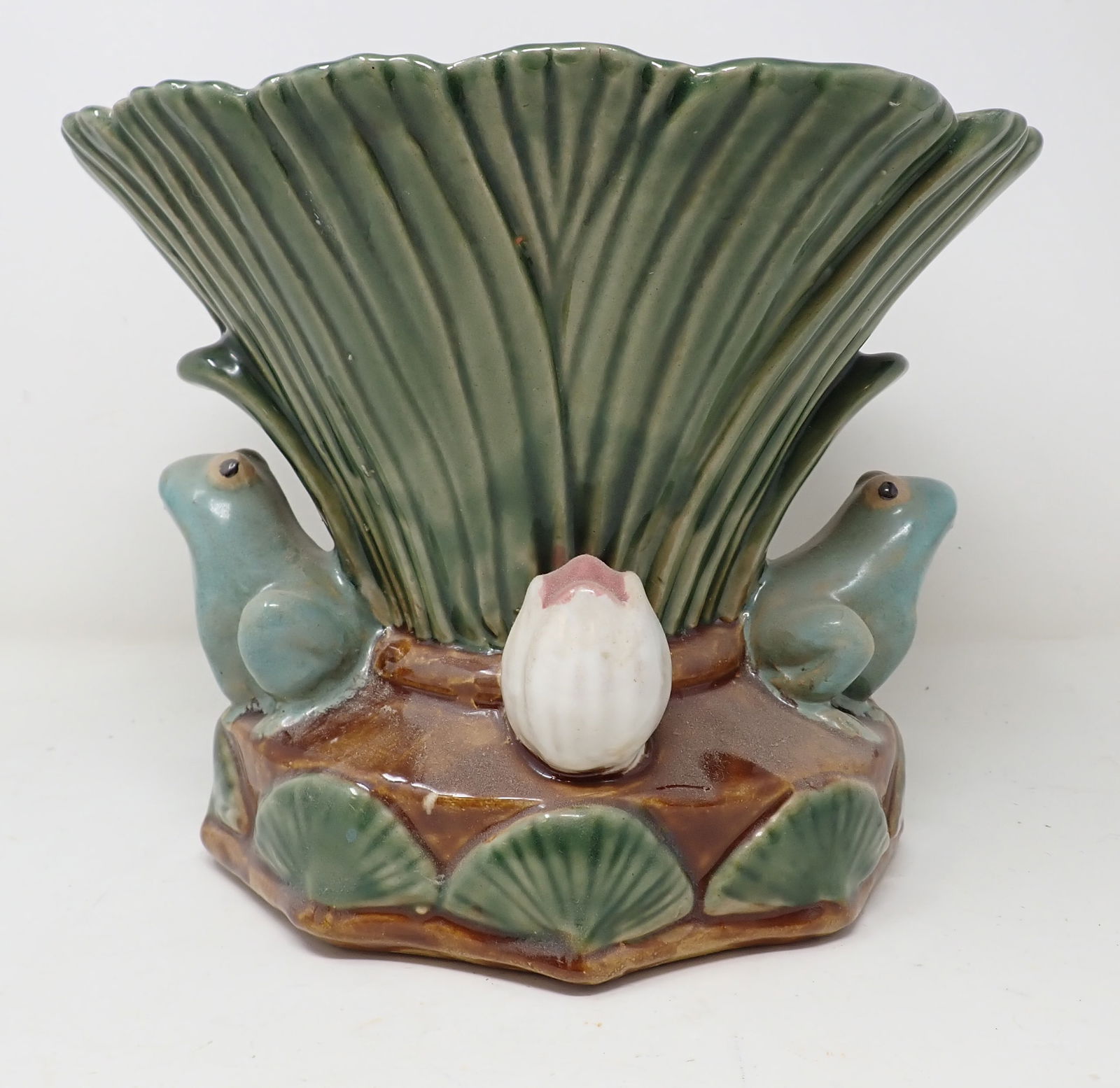 Weller Style Double Frog Vase (1 of 7)