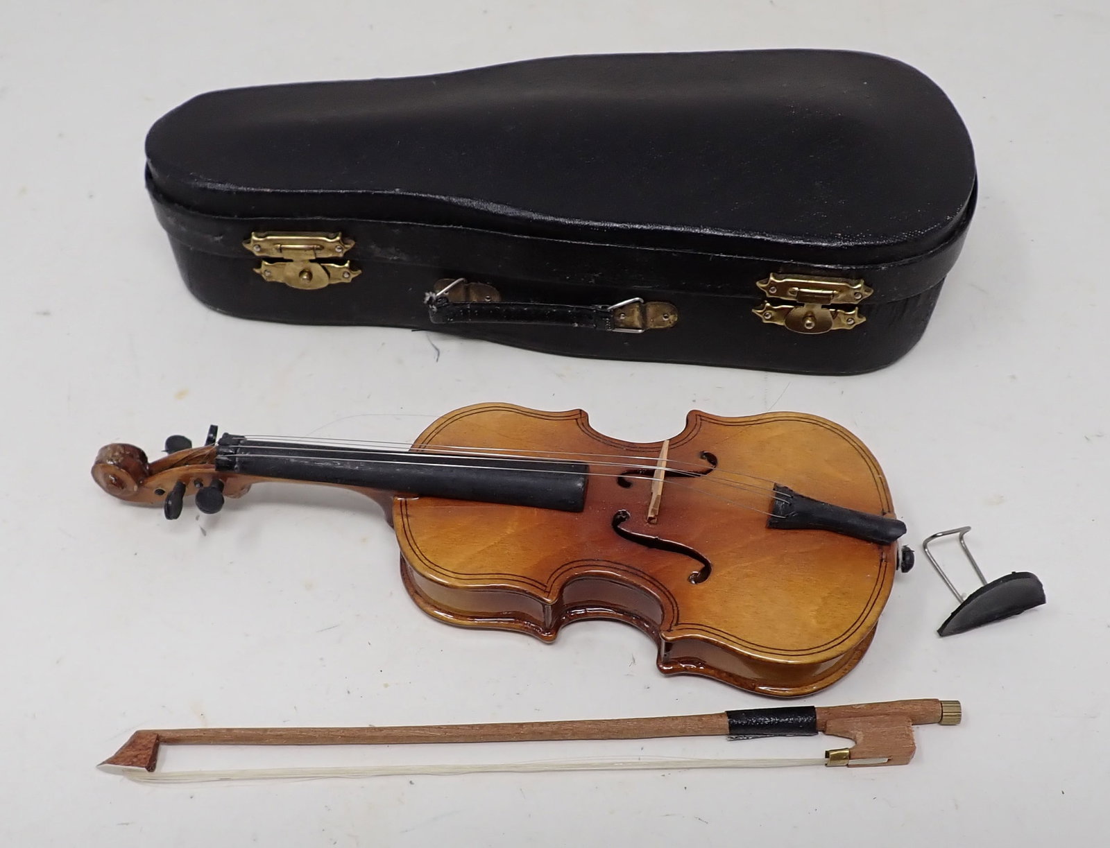 Miniature Violin & Case (1 of 3)