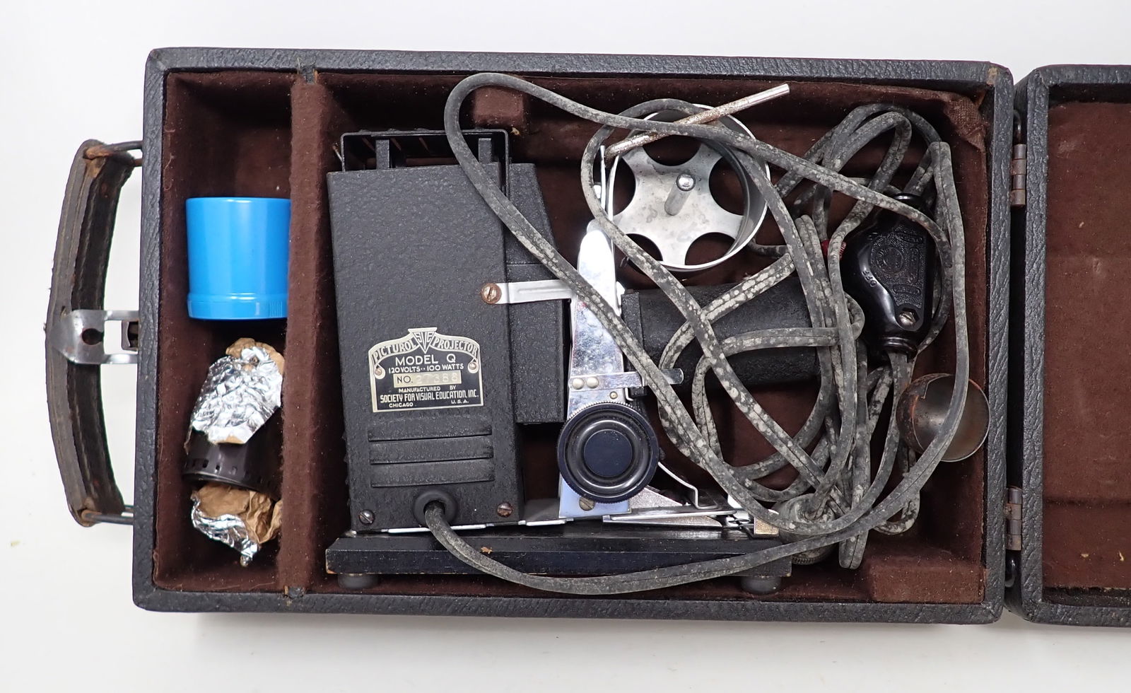 Pictorial Model Q Projector: Projector