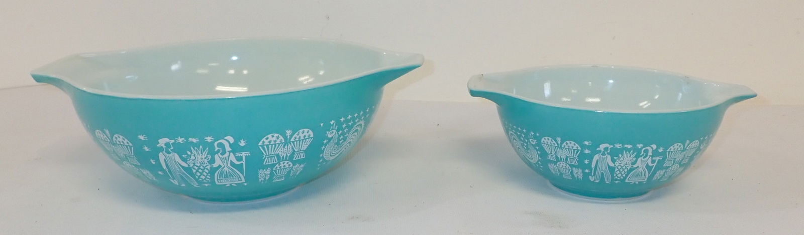 Pyrex 1 1/2 & 4 Quart Cinderalla Bowls (1 of 3)