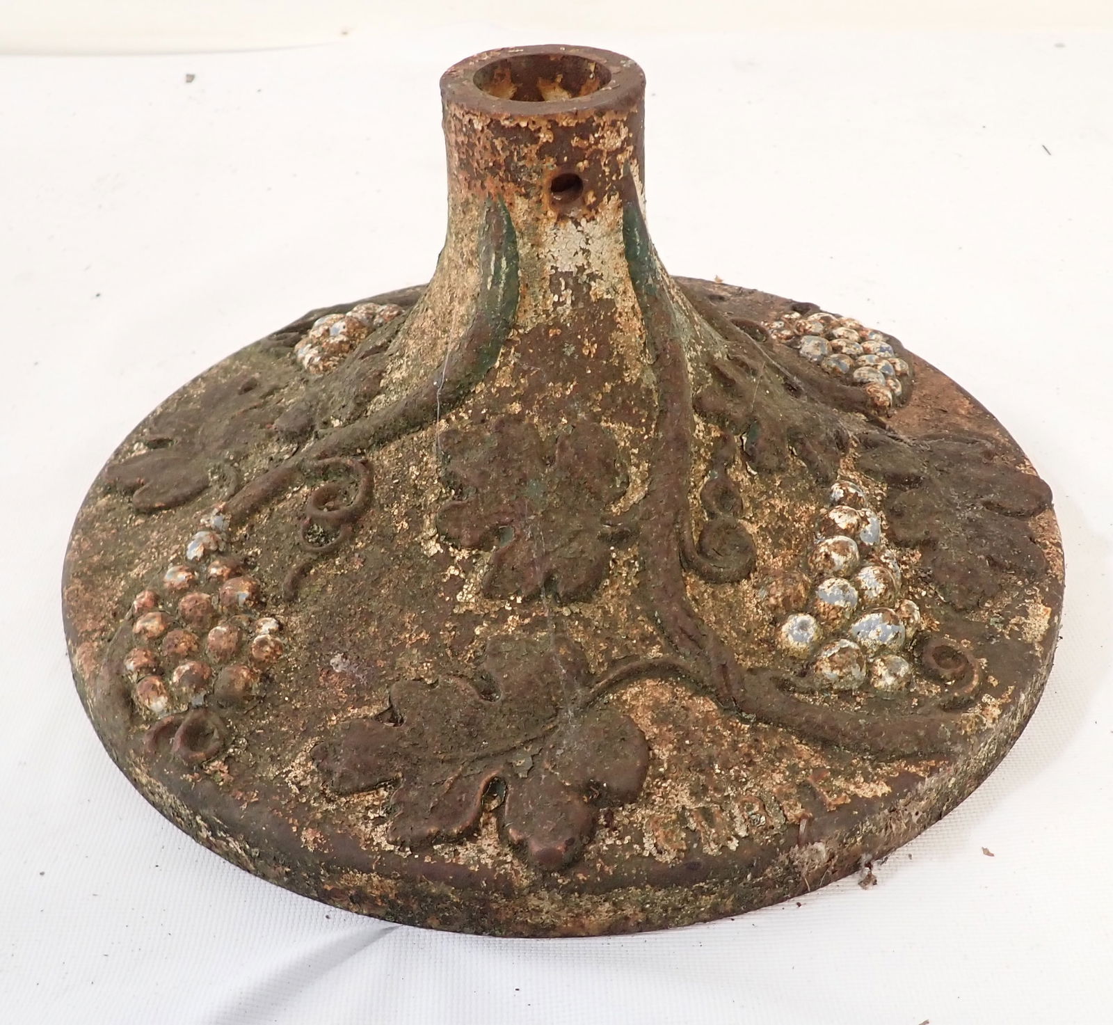 Solid Cast Iron Grape Motiff Tree Stand (1 of 2)