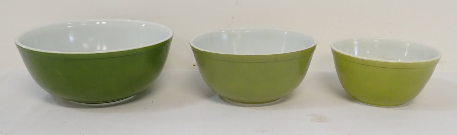 Pyrex Mixing Bowls: 4 quart - 1 1/2 quart