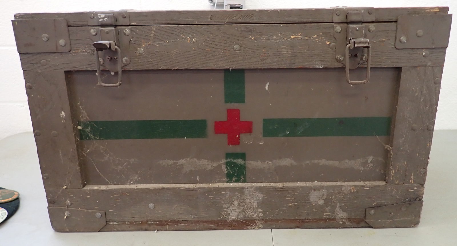 Medical Foot Locker / Cabinet: Approx 19 1/4" x 30" x 17 1/4" tall. No shipping !