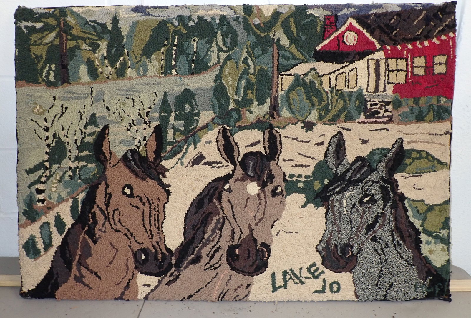 Hooked Horse Wall Hanging (1 of 2)