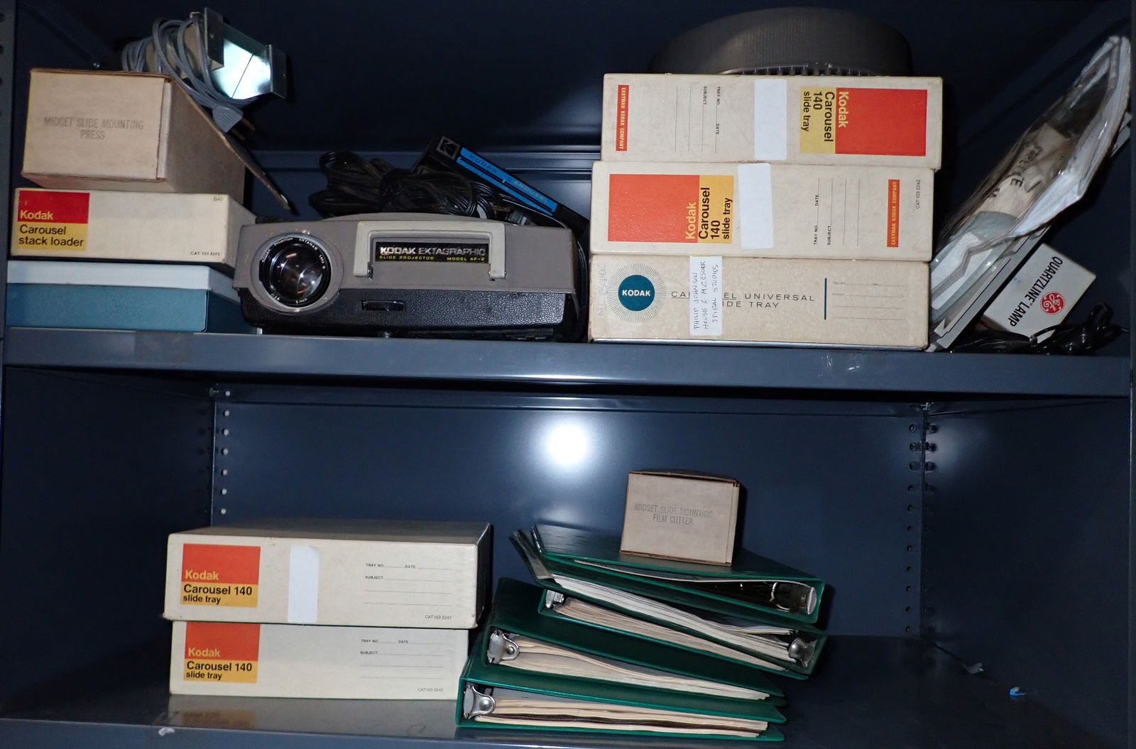 Kodak Ektagraphic AF-2 Slide Projector & Misc (1 of 6)