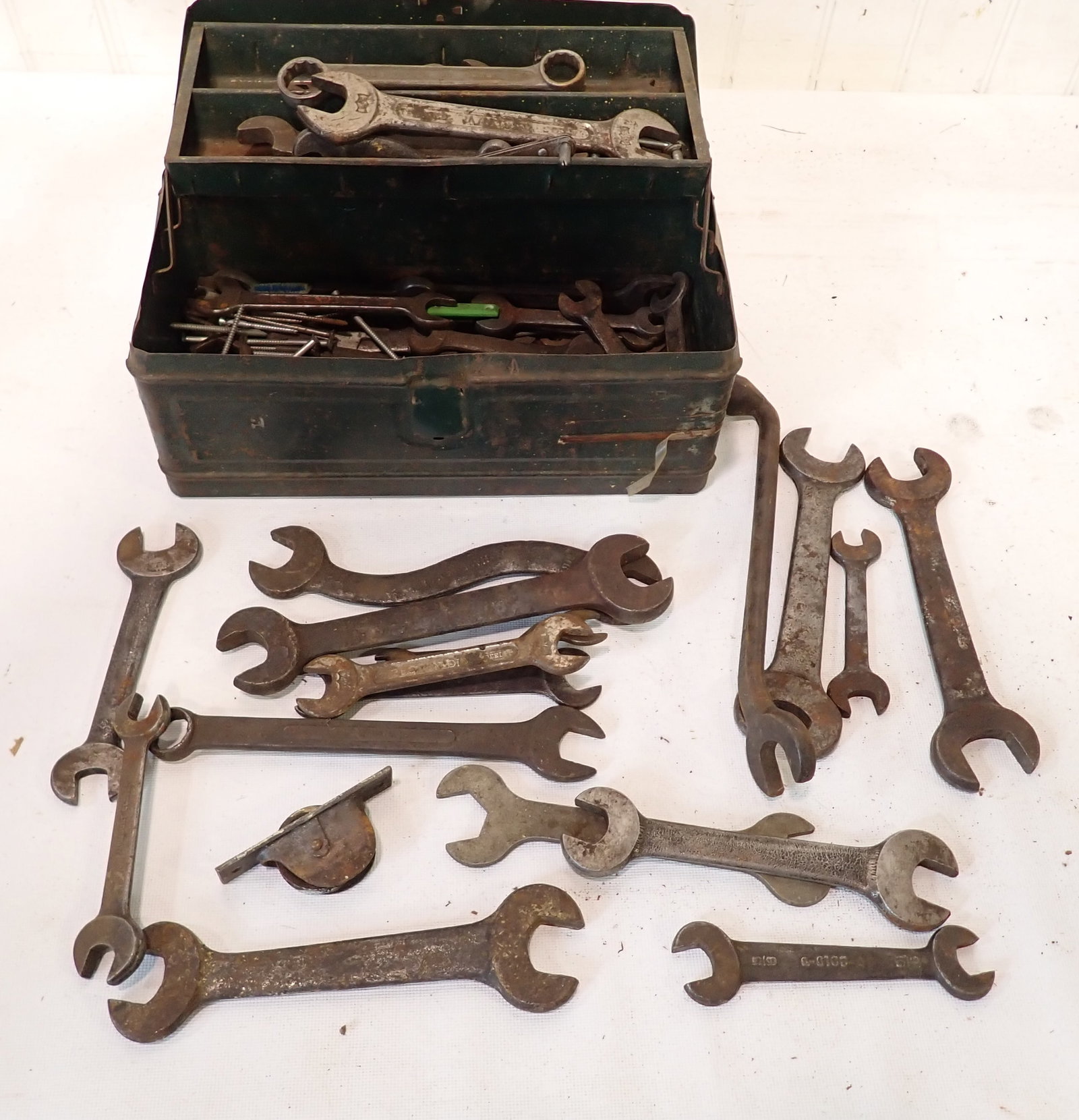 Antique / Vintage Wrenches: Getting all pictured