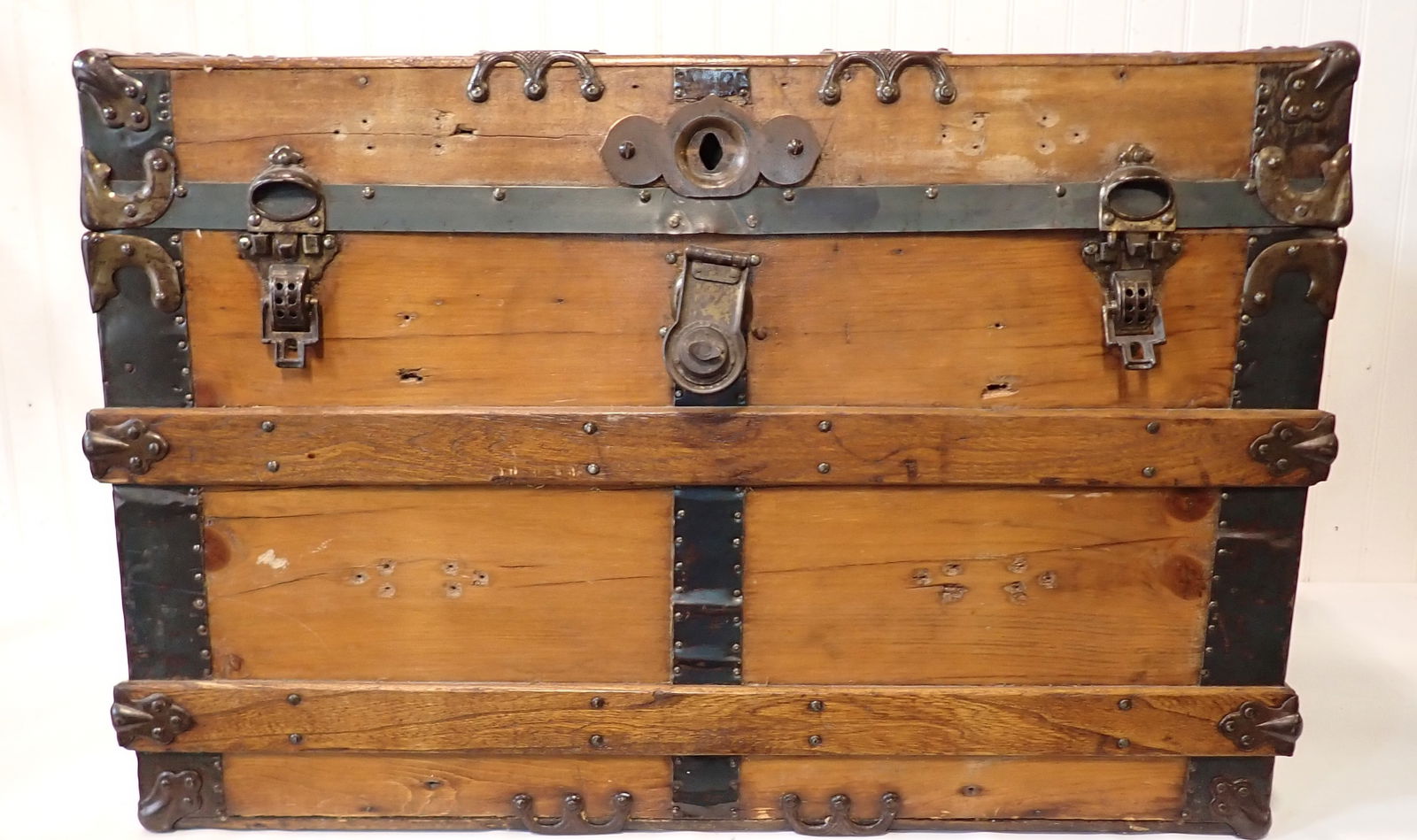 Flat Top Trunk (1 of 7)