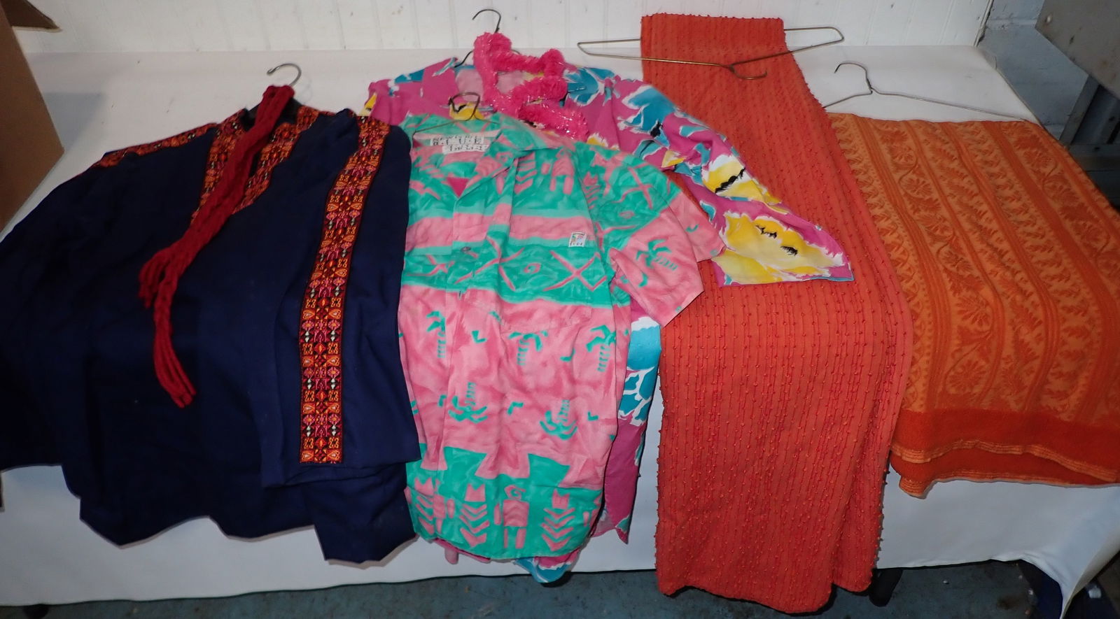 Vintage Tablecloths & Clothing: Getting all pictured