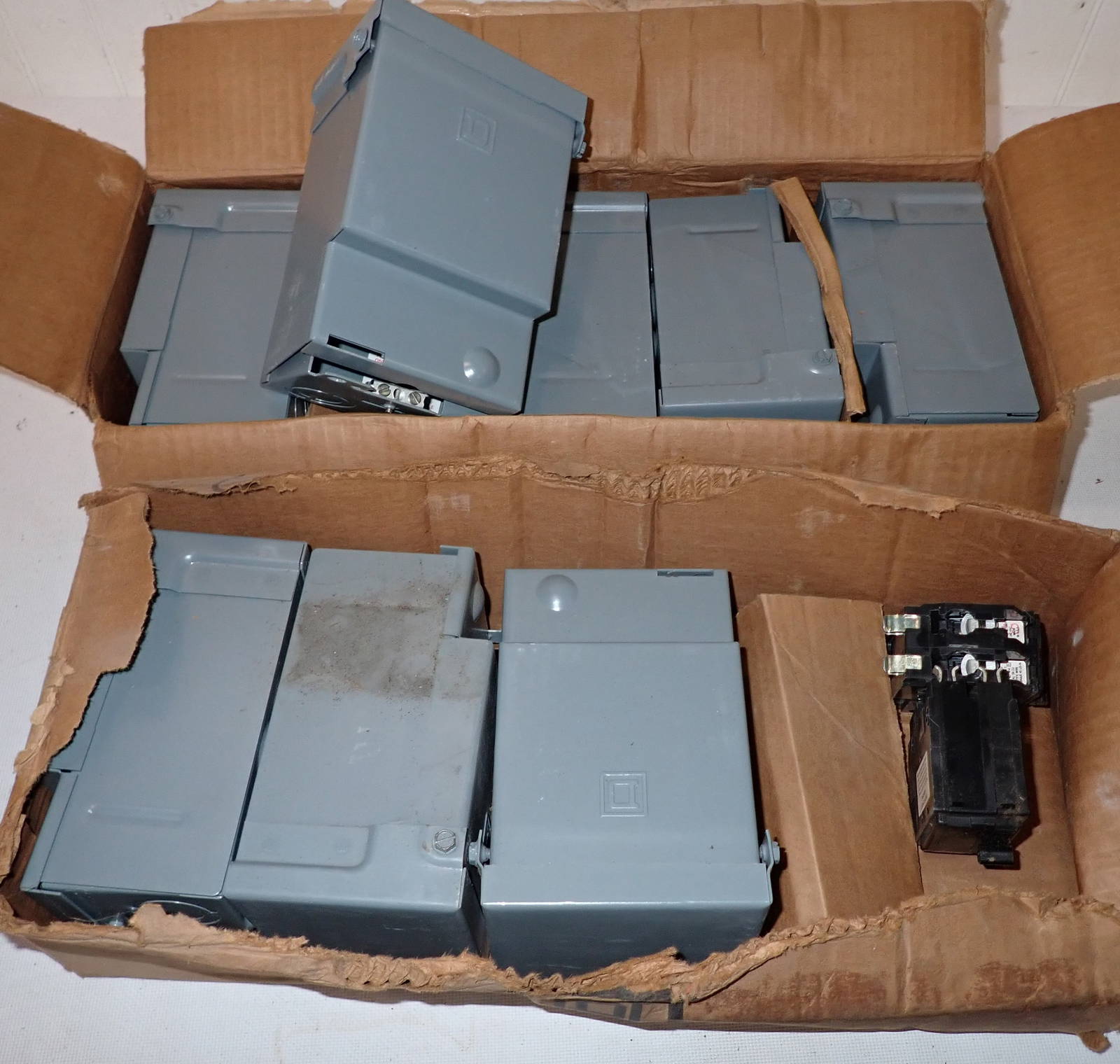 Square D Encased Molded Case Switches Auction