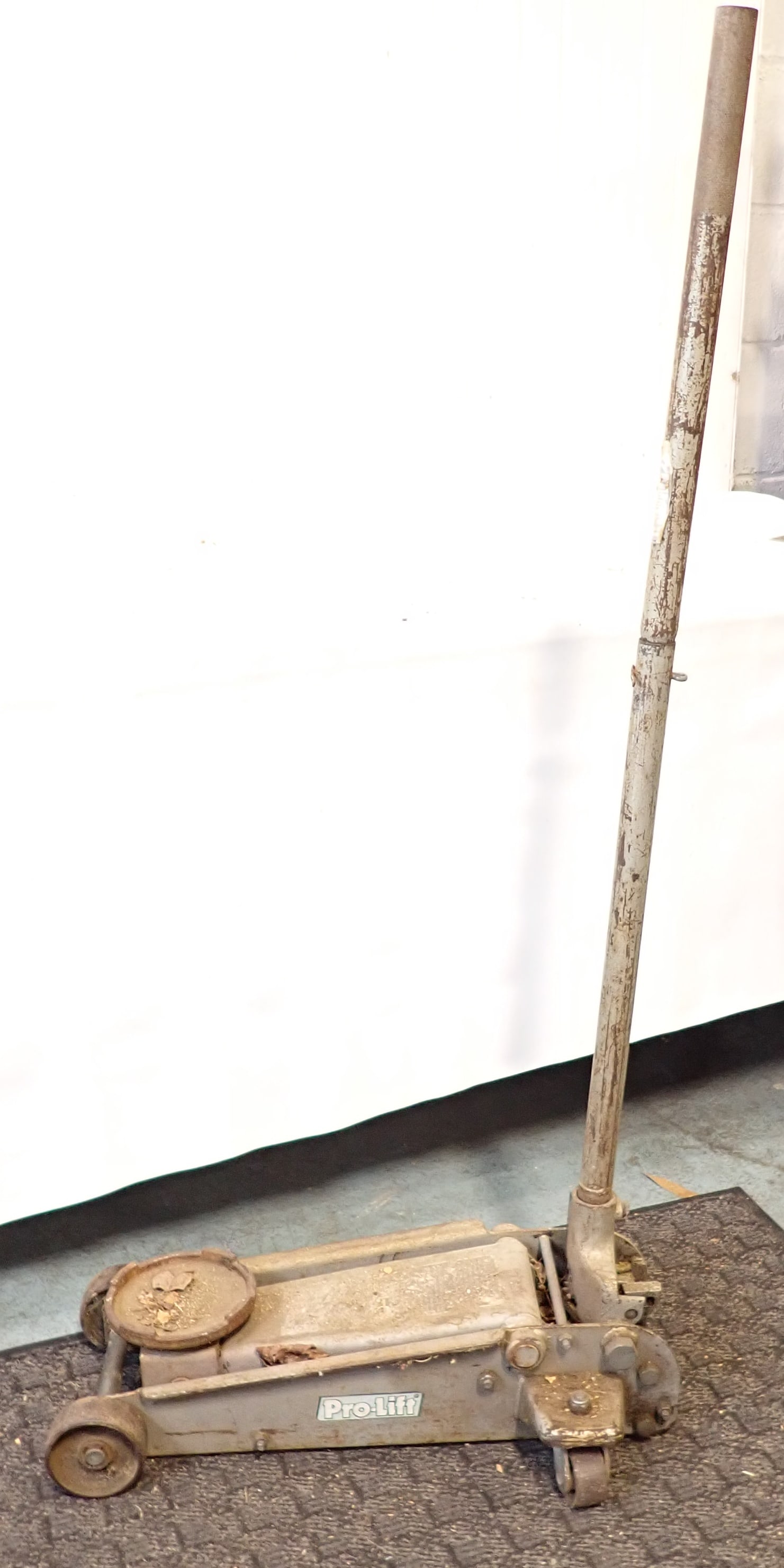 Pro Lift Floor Jack (1 of 2)
