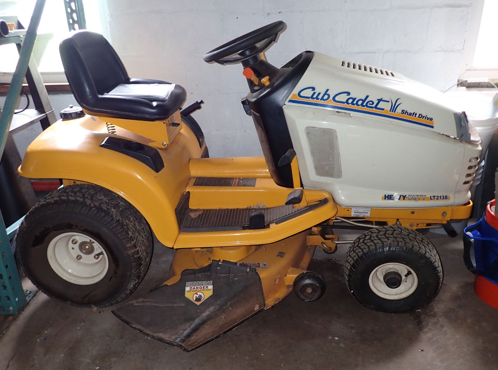 Cub Cadet LT 2138 Riding Mower (1 of 8)
