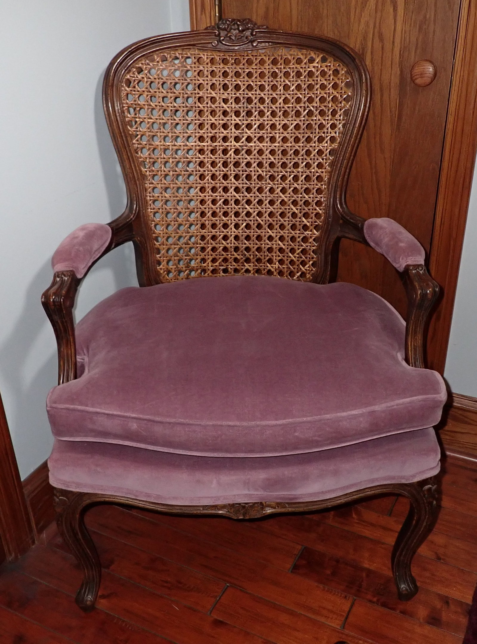 French Louis Style Arm Chair: Approx 27" wide, 20" to seat, 22 1/2" deep, and 39" tall. No shipping ! Buyer to remove from second floor.
