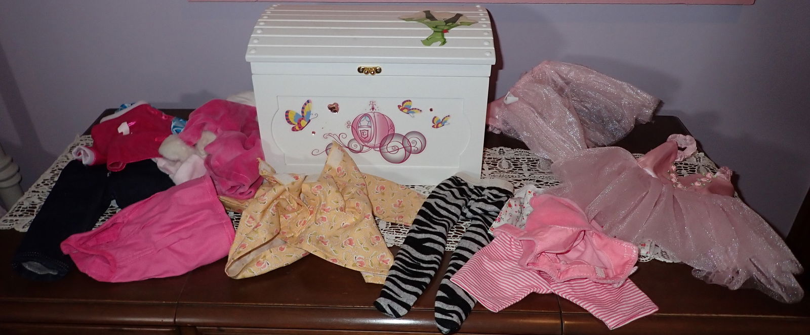 Doll Chest & Clothes (1 of 4)