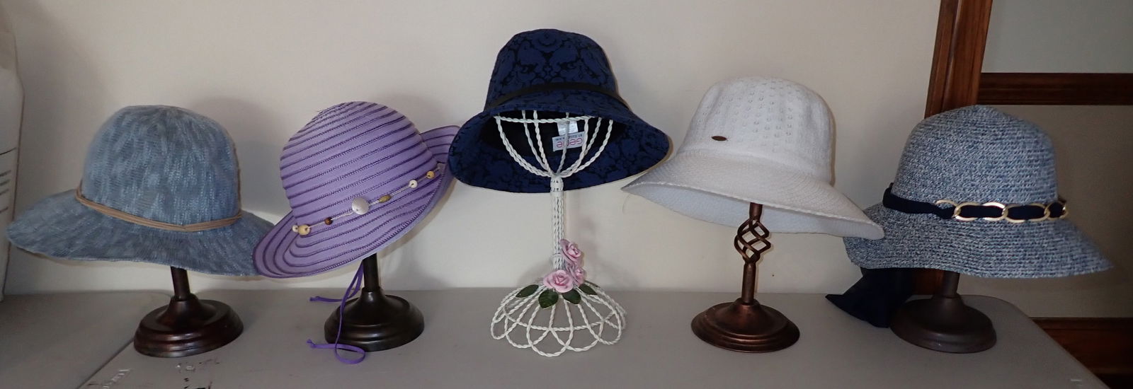 Genie Hinge & Misc Ladies Hats (1 of 5)