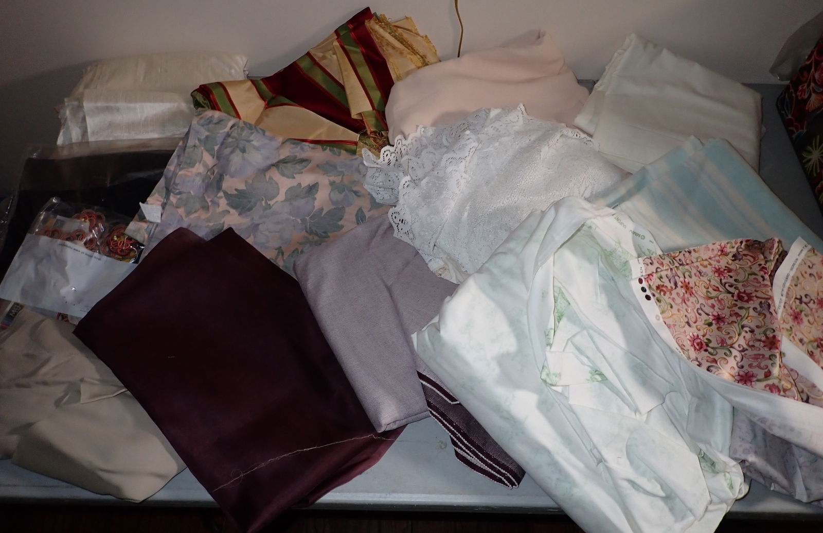 Material / Fabric & Reisenthel Box: Getting all on table