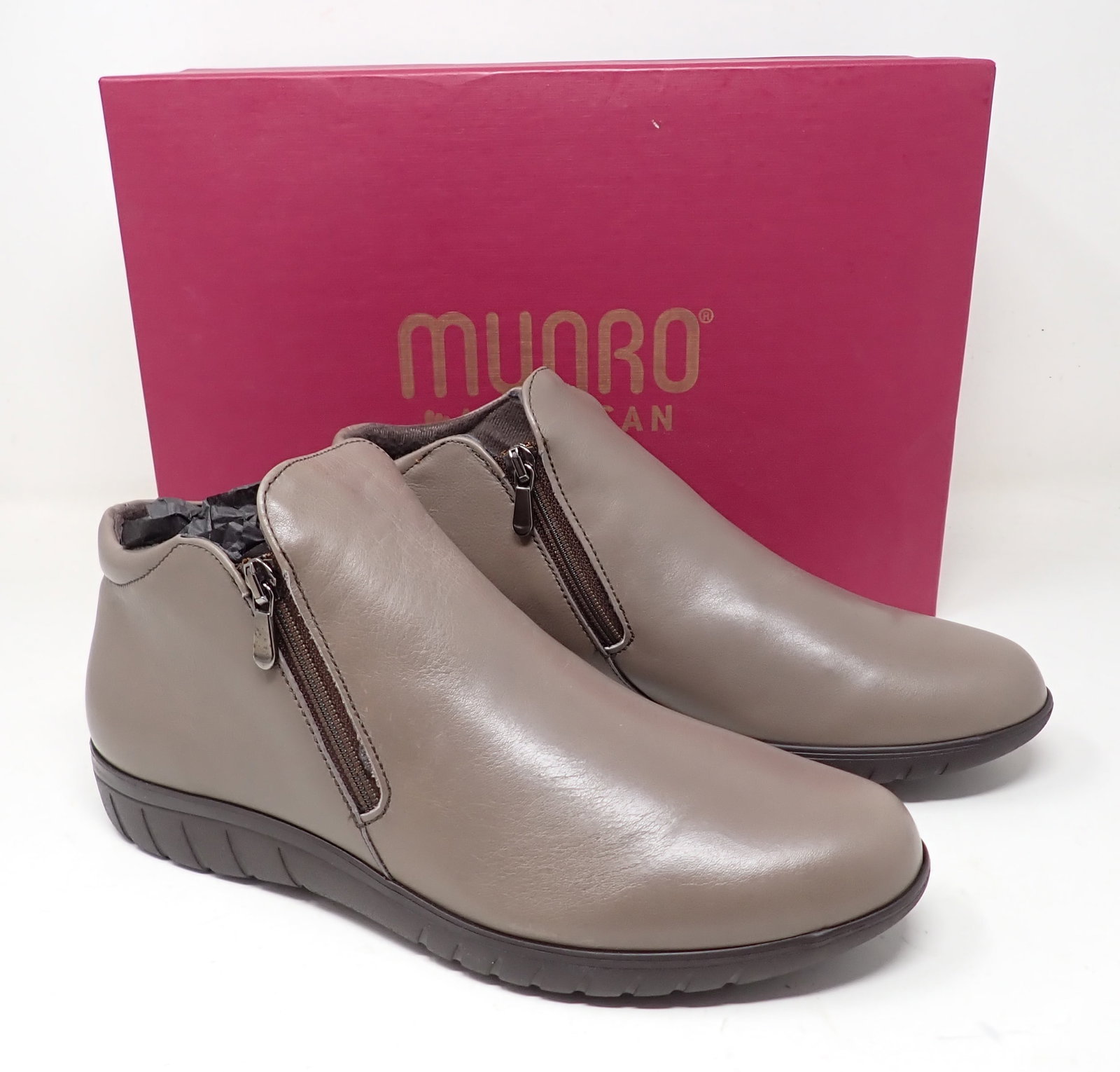 Munro Kenzie Greige Vintage Shoes: Size 9 1/2 M