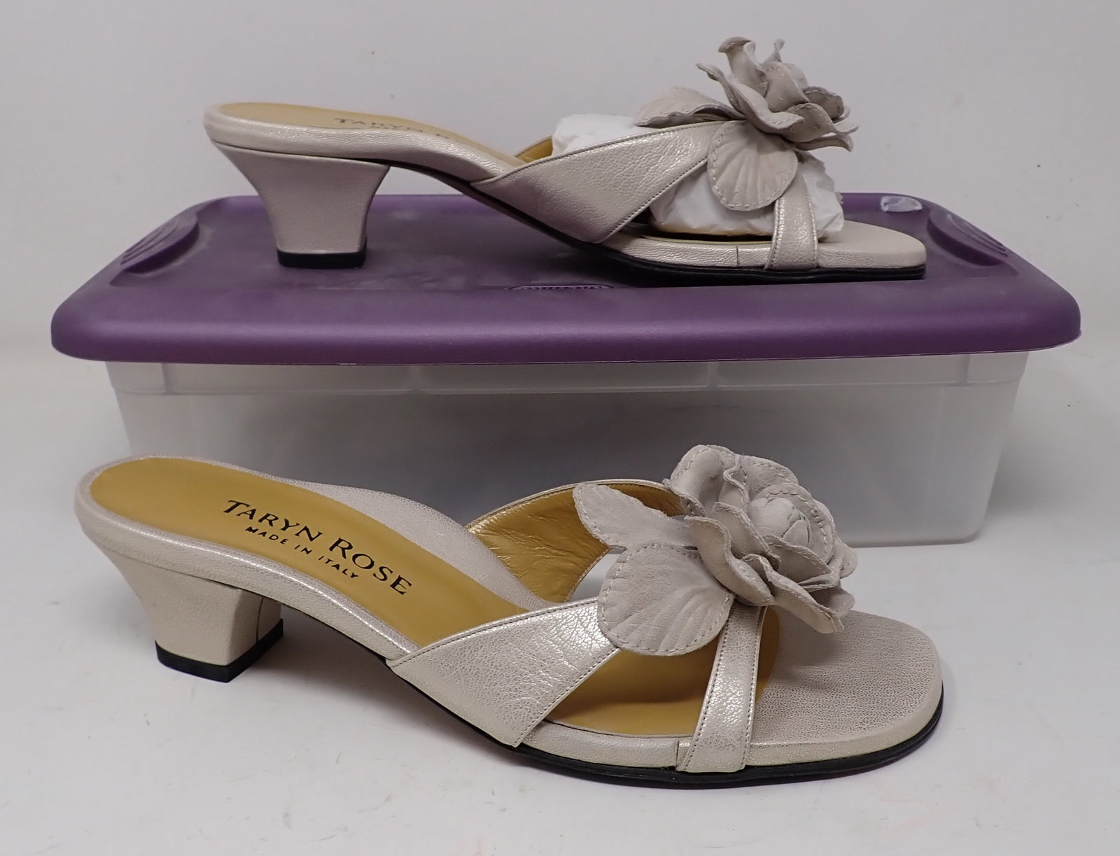 Taryn Rose Womens Shoes: Size 40M