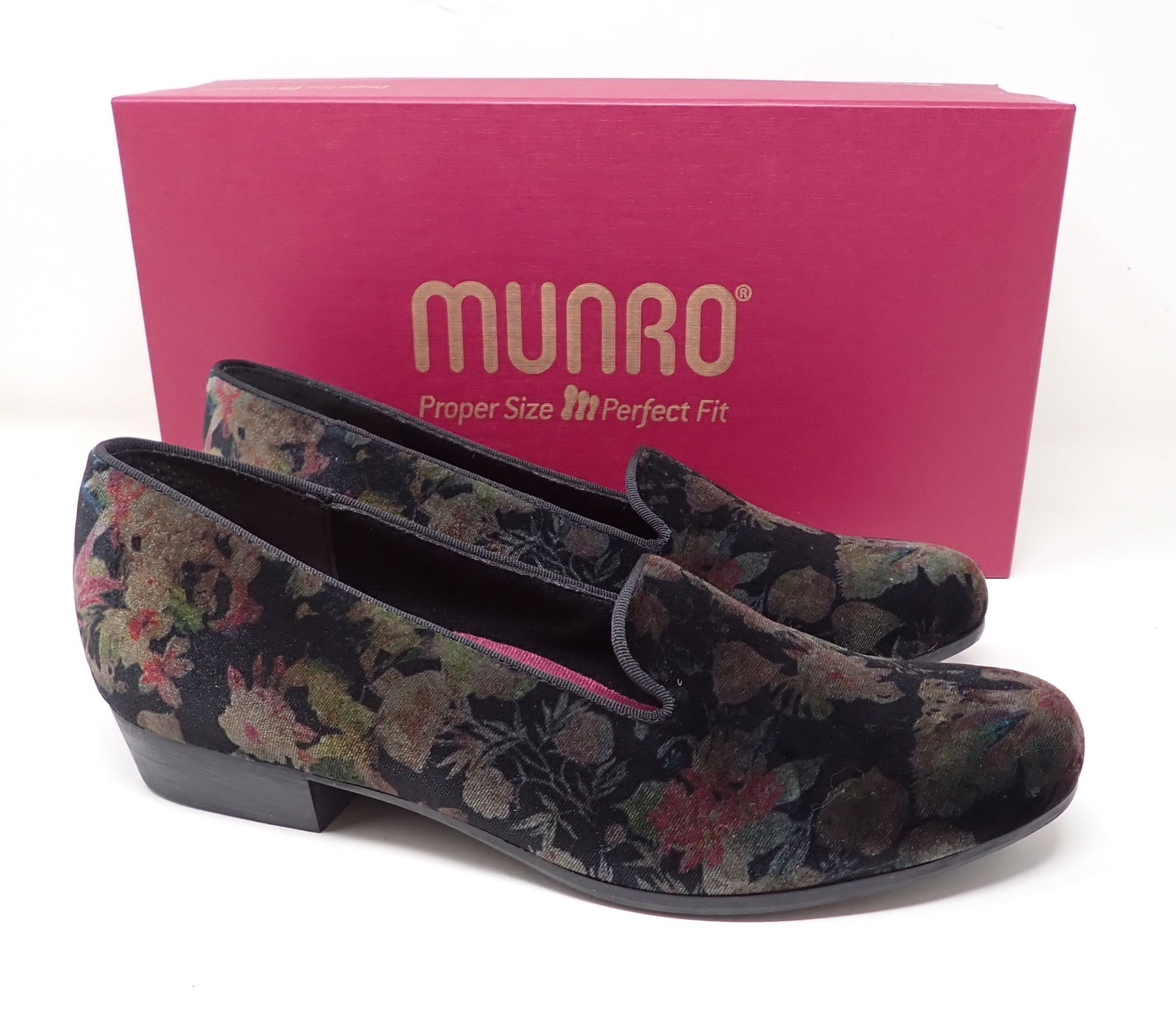 Munro Floral Loafers: Size 10 W