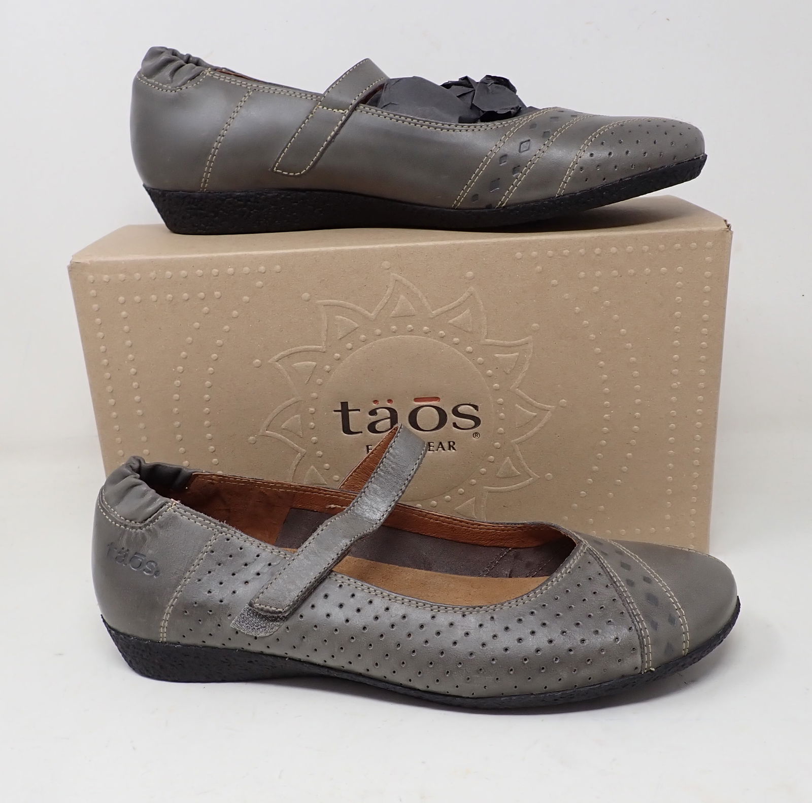 Taos Step it Up Graphite Shoes: Size 9 - 9 1/2