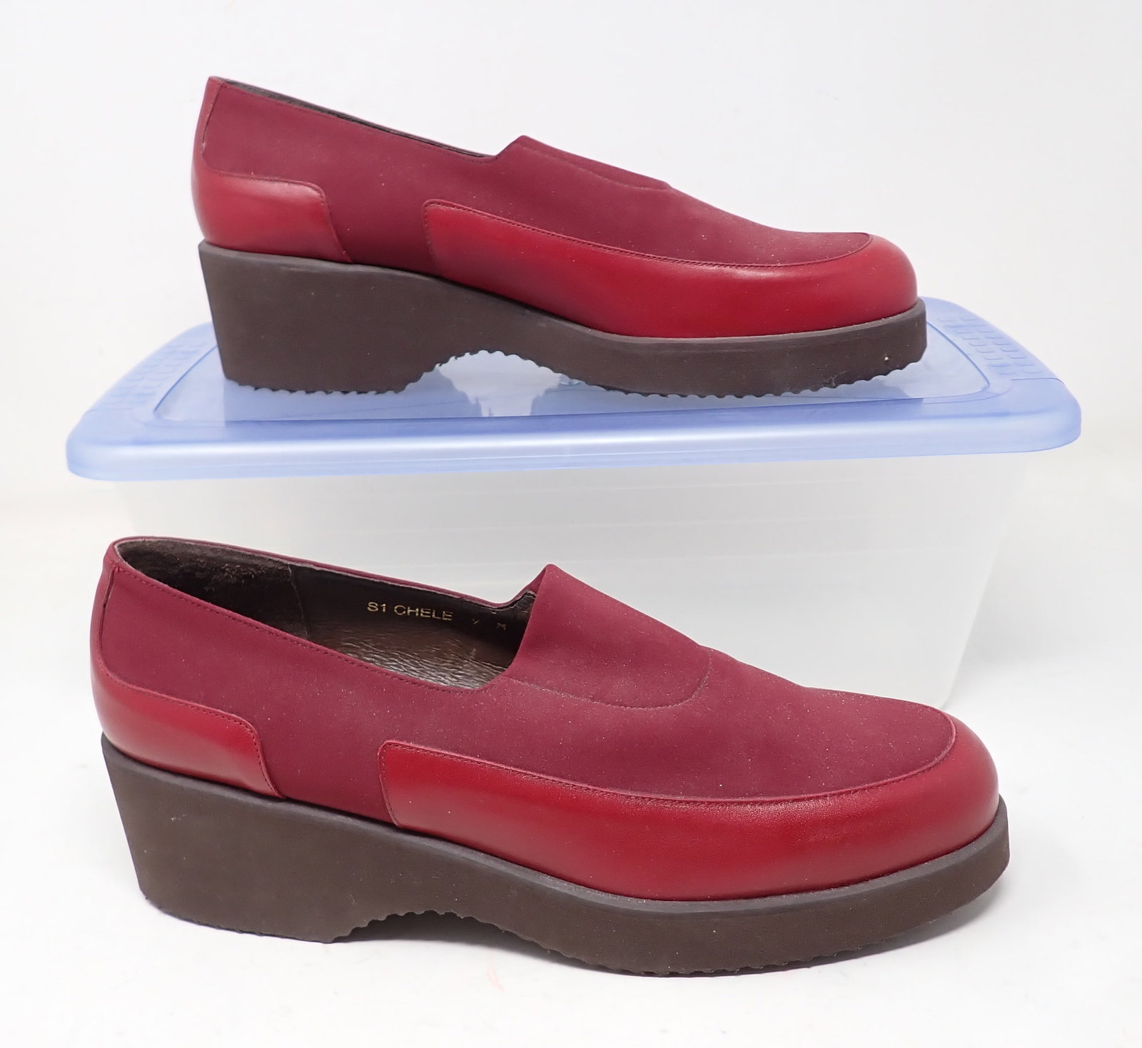 Donald Pliner Womens Shoes: Size 9