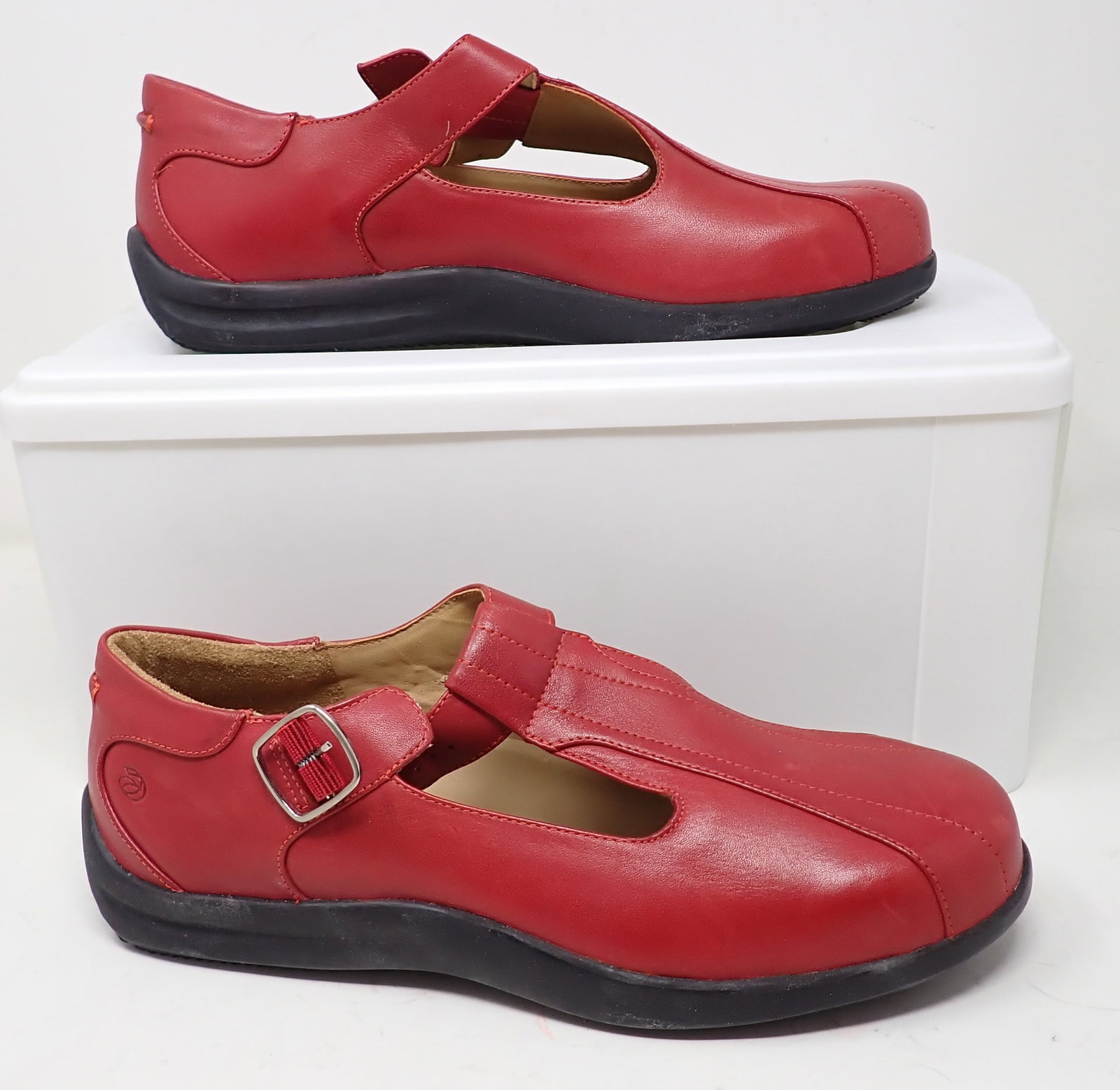 Aravon Womens Shoes: Size 9 1/2