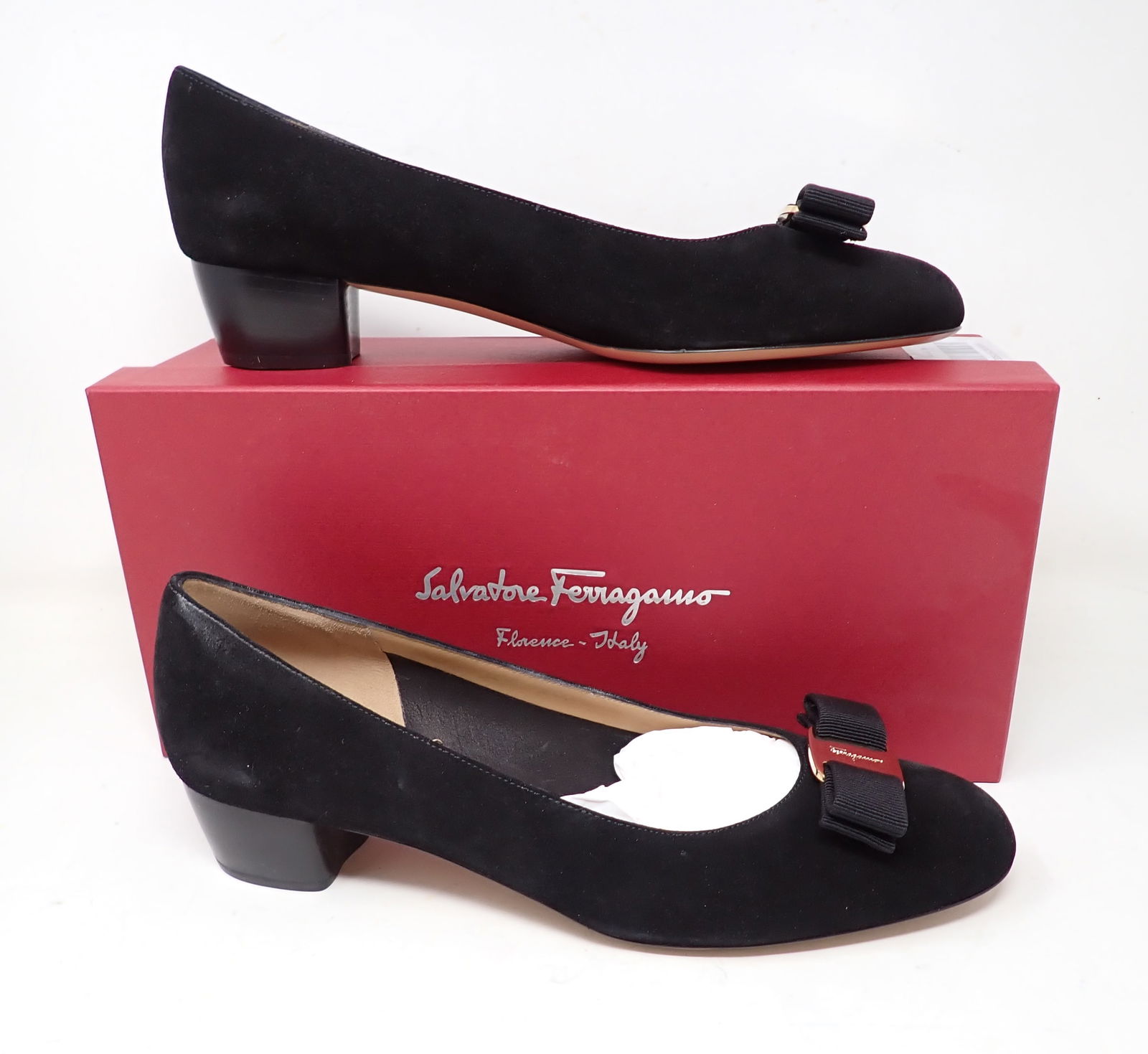 Salvatore Ferragamo Vara Low Pumps: Size 9 1/2 B