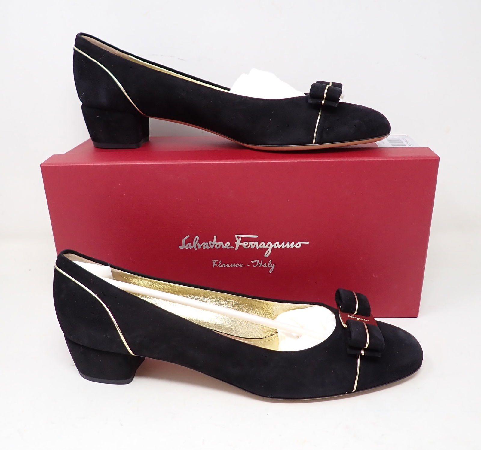 Salvatore Ferragamo Vara Pipin Shoes: Size 10B