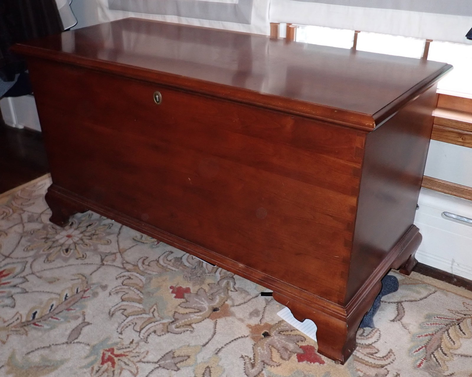 Blanket Chest: Apprx 20" x 46" x 25" tall. No shipping ! Bring help to remove !
