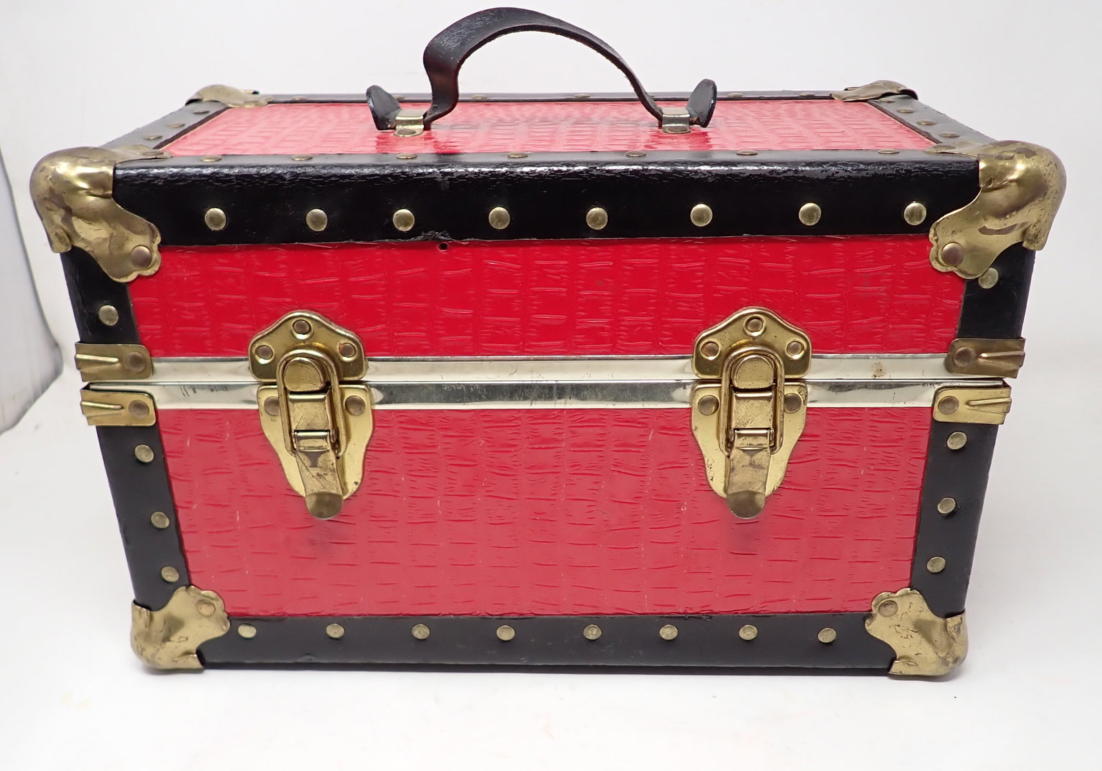 Buxton Doll Trunk w/ Cedar Blocks: Apprx 8" x 14 1/2" x 9" tall.