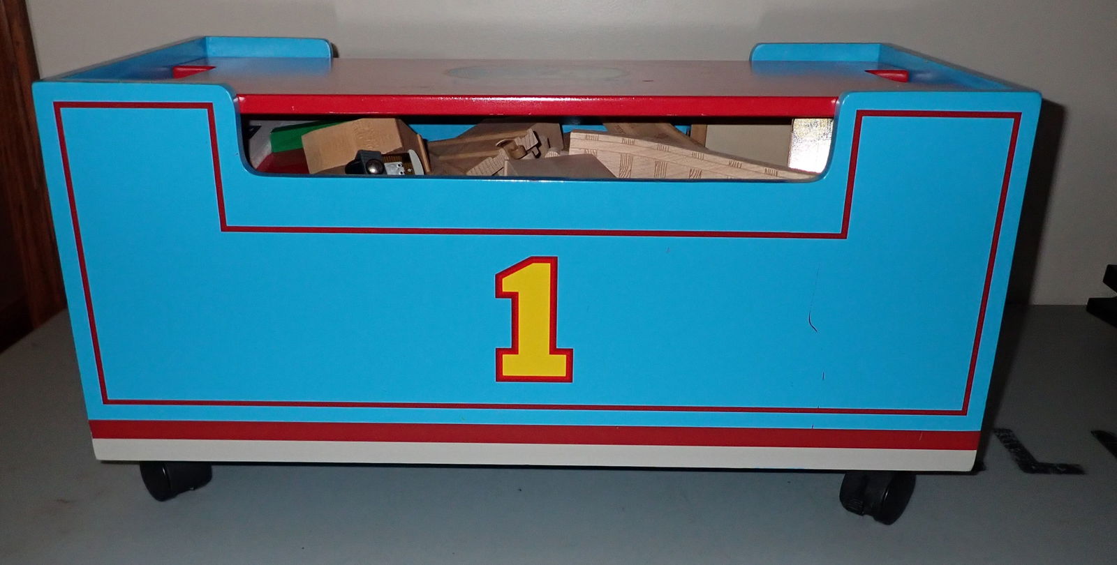 Thomas & Friends Toy Box w/ Toys: Box is approx 12 1/4" x 24" x 12 1/2" tall. No shipping !