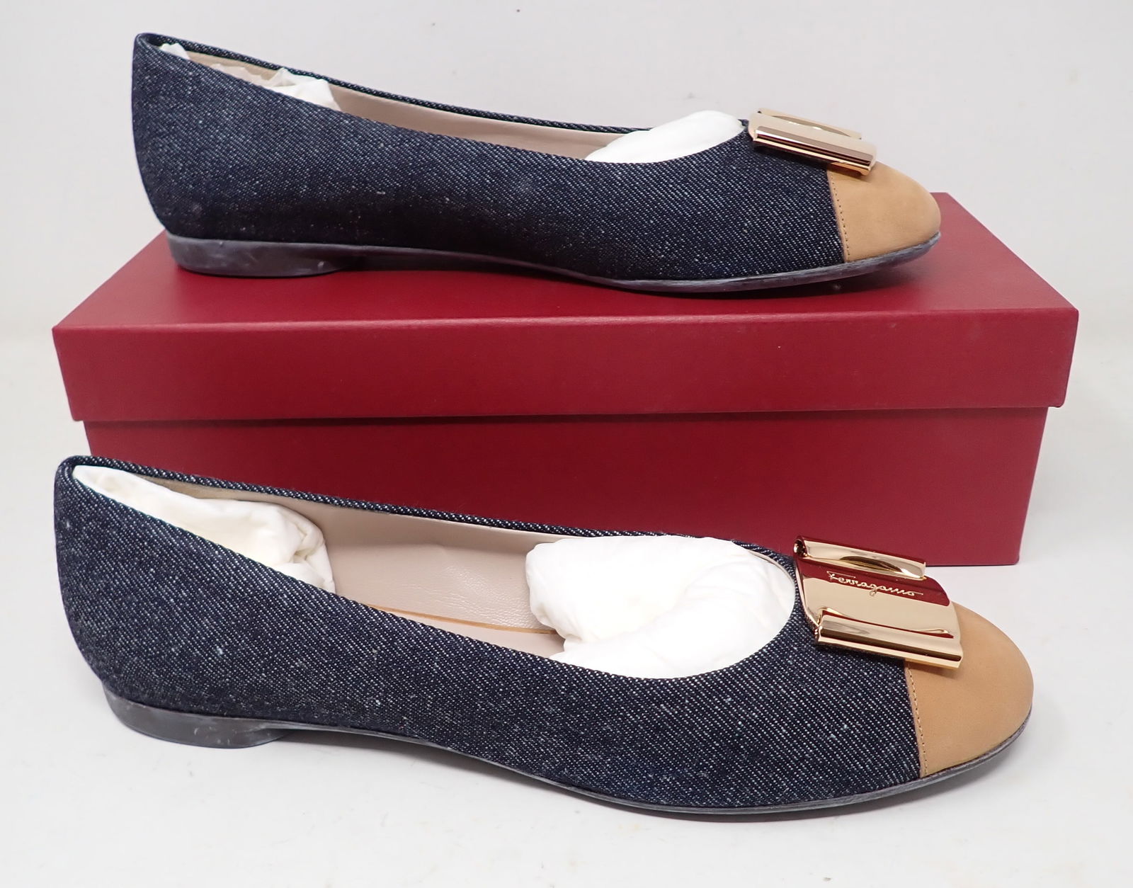 Salvatore Ferragamo Womens Shoes: Size 9 1/2 B