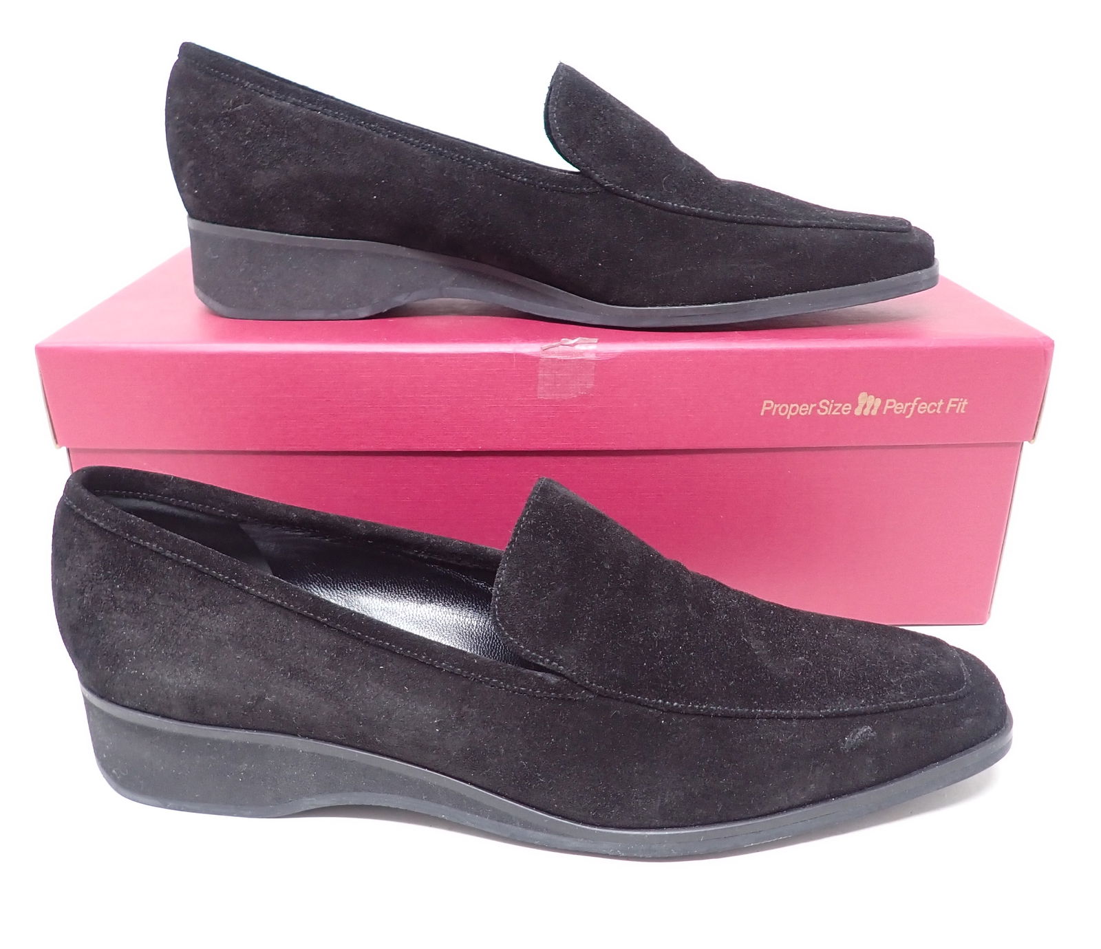 Salvatore Ferragamo Womens Shoes: Size 9b