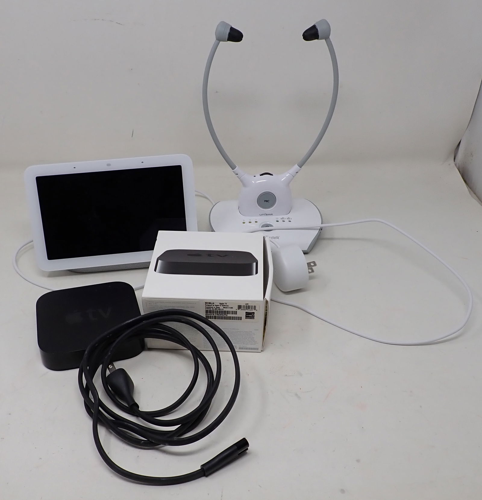 Electronics incl Unisar TV Amplifier & Apple (1 of 4)