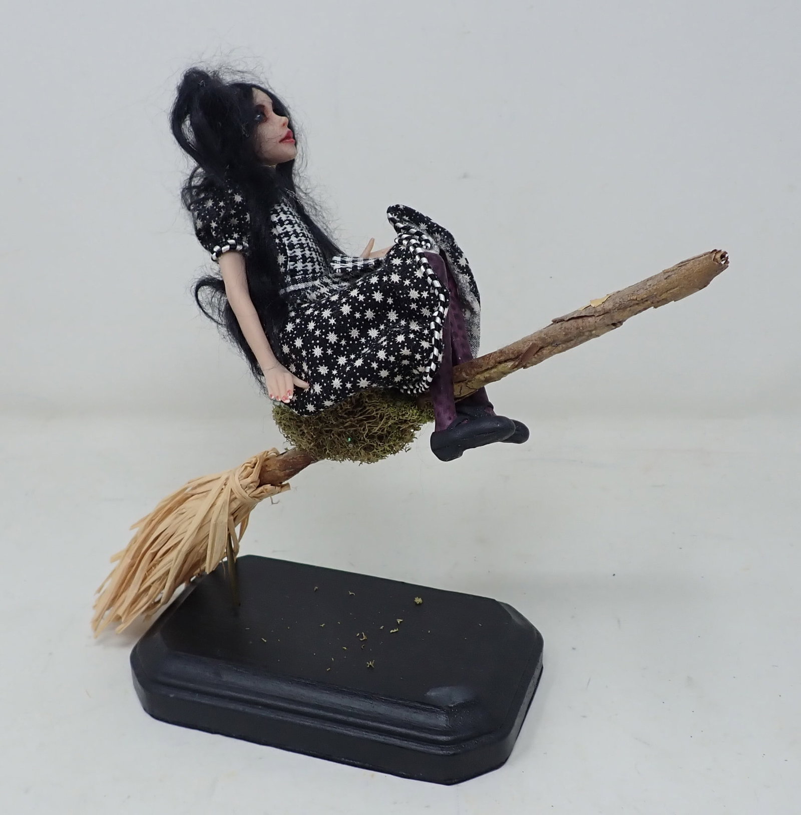 Winnie Ooak Witch Sculpture: Approx 7 1/2" tall