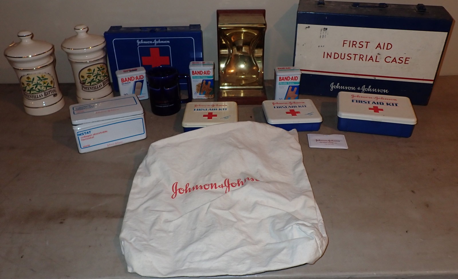 Johnson & Johnson Canisters First Aid Kits Awards: All first aid kits are empty except large one. No shipping !