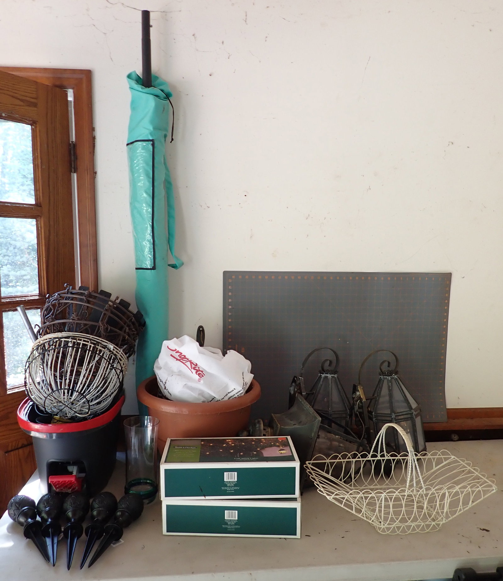 Planters Porch Lights Café String Lights: Must take all. No shipping !