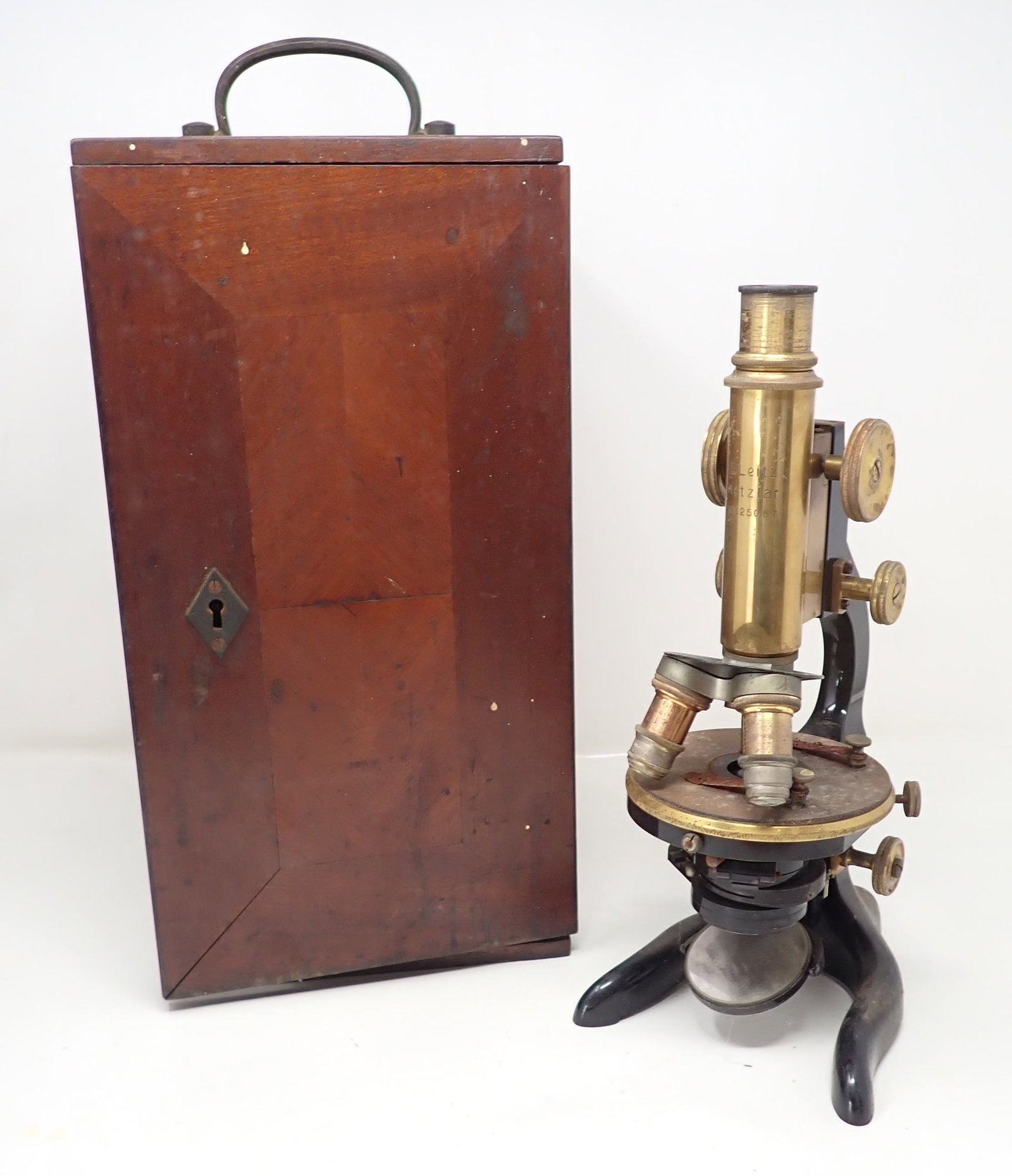 Ernst Leitz Wetzlar Microscope w/ Case (1 of 18)