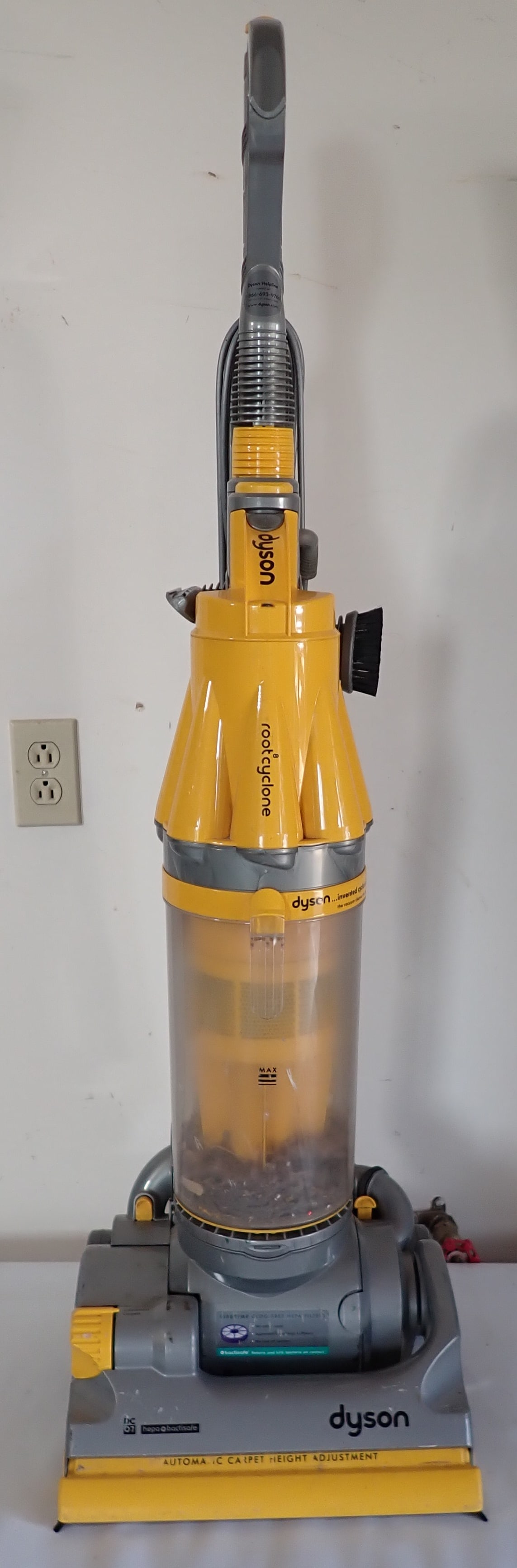 Dyson Vacuum (1 of 3)