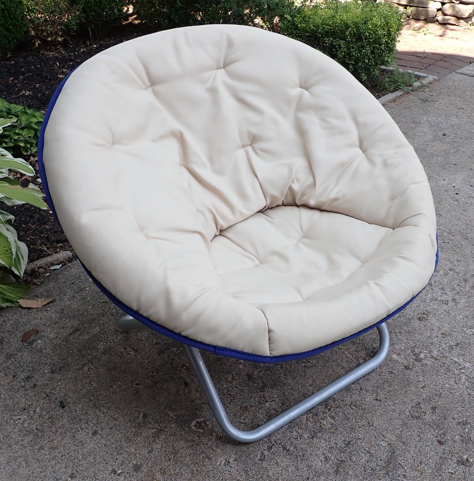 Folding Chair: Approx 30" in diameter. No shipping