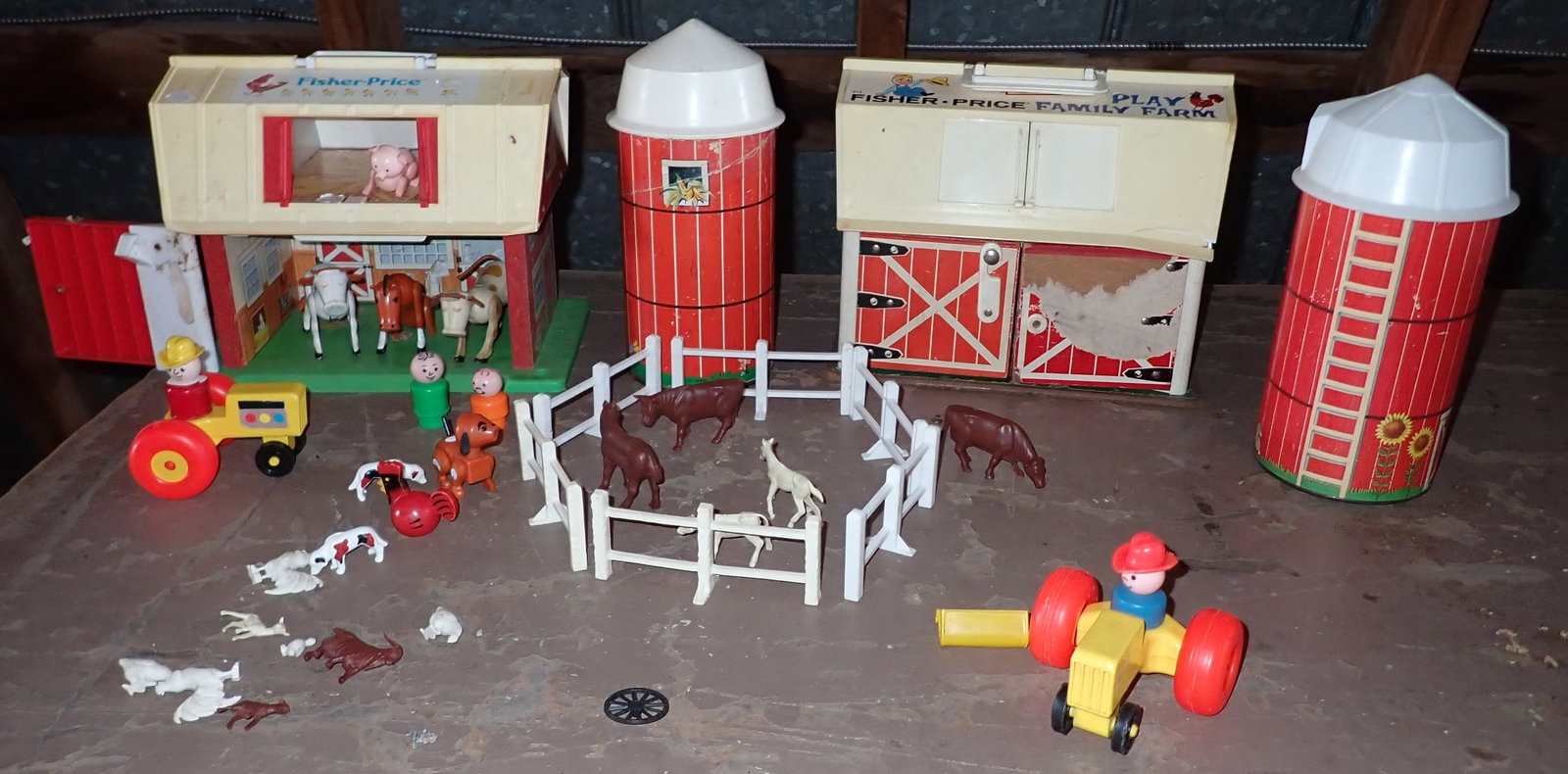 Fisher Price Barns Silos Little People (1 of 4)