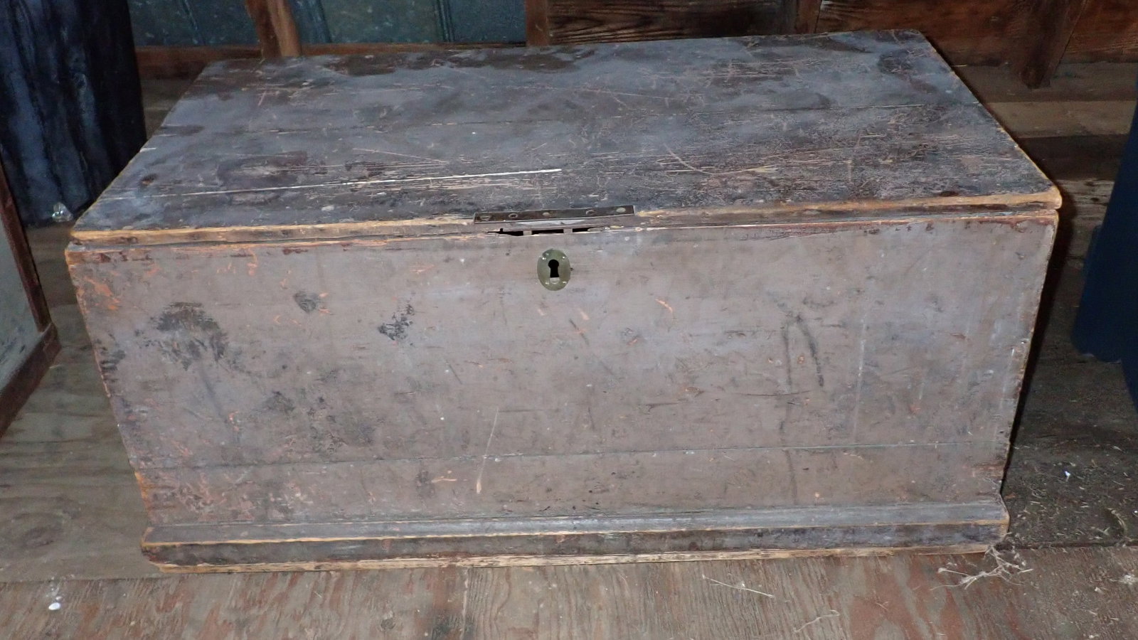 Blanket Chest w/ Strap Hinges: Apprx 21 1/4" x 38" x 17 3/8" tall. No shipping !