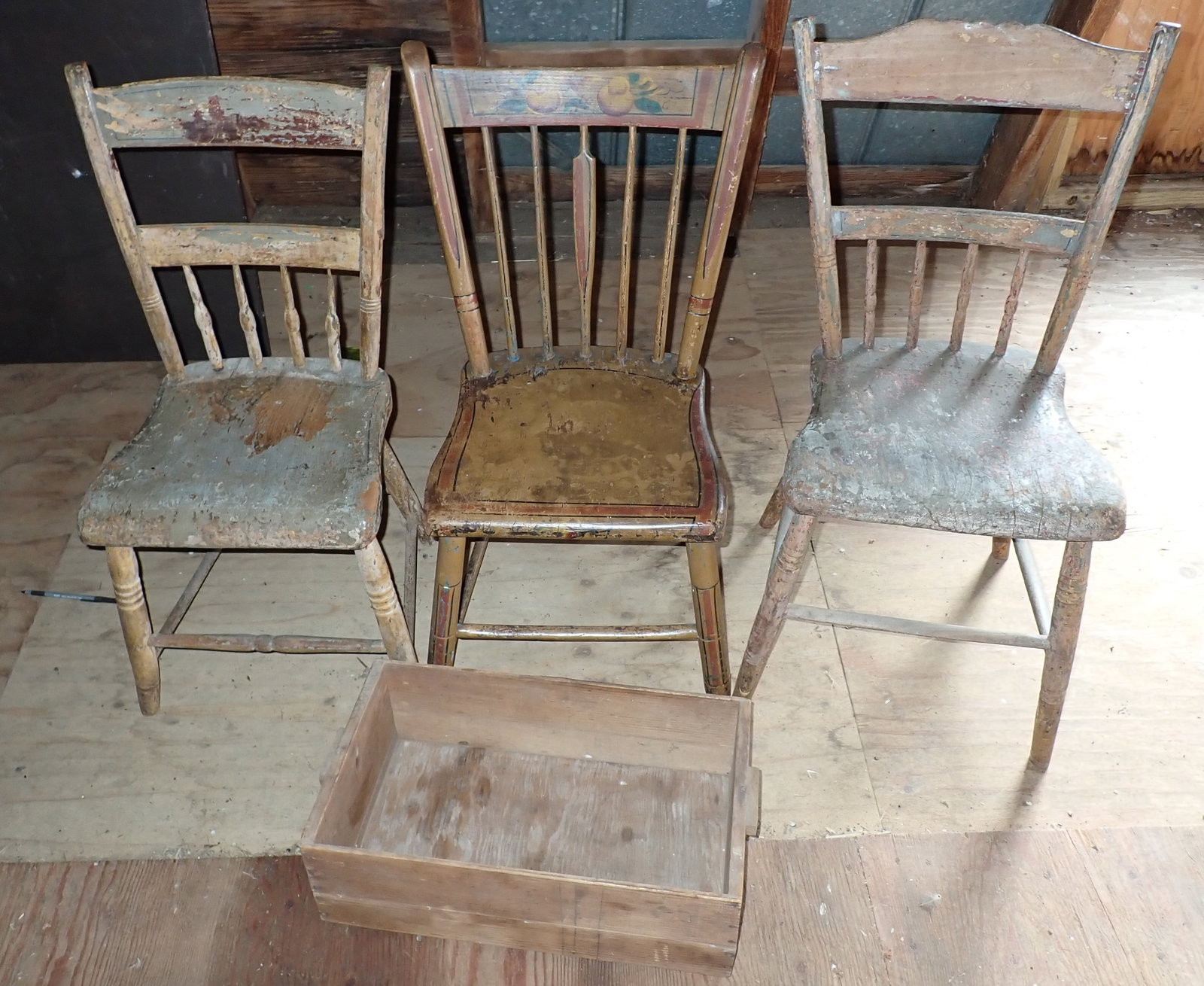 3 Chairs Wood Box & Table: No shipping !