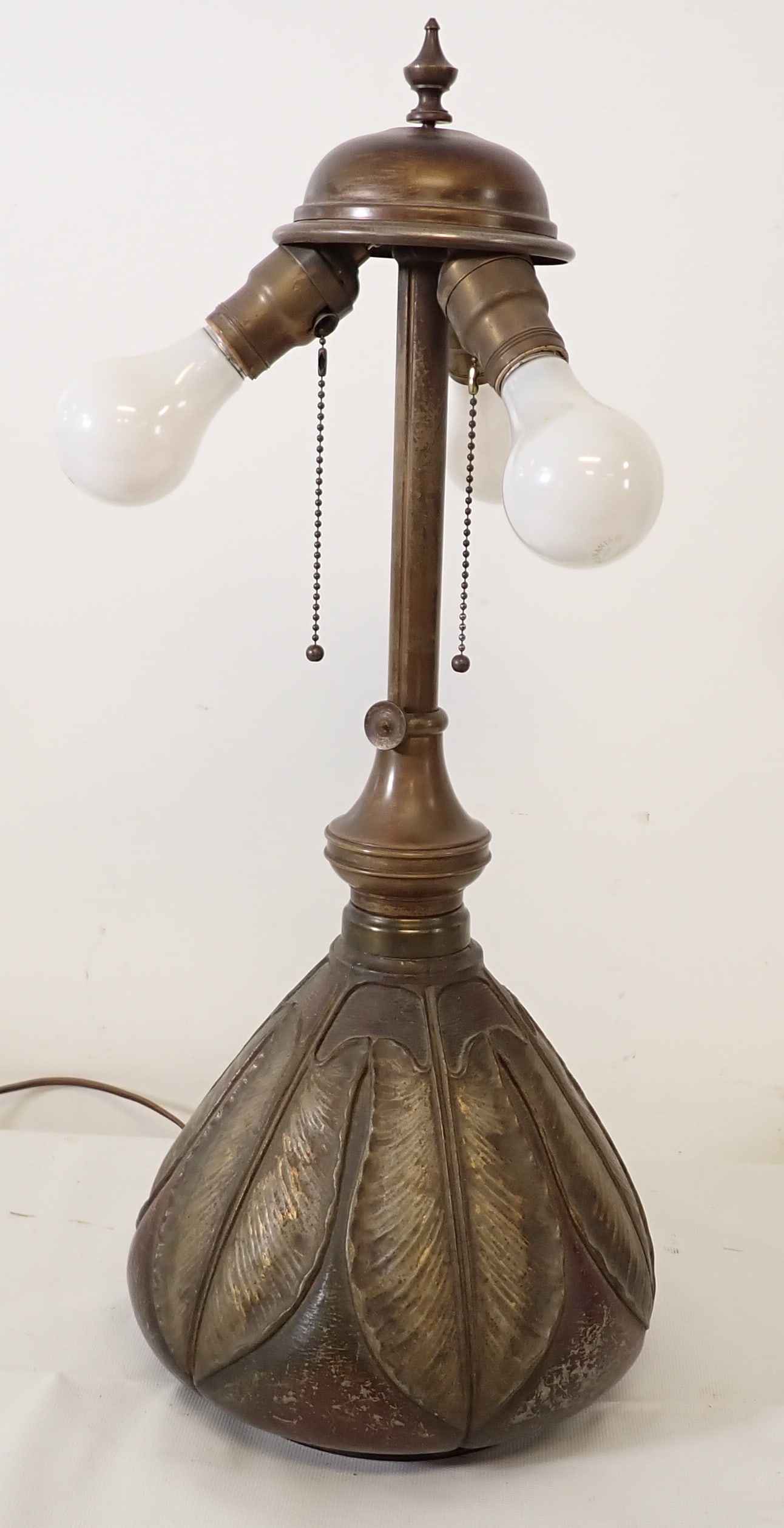 Bradley & Hubbard Adjustable Arts & Crafts Table Lamp (1 of 13)