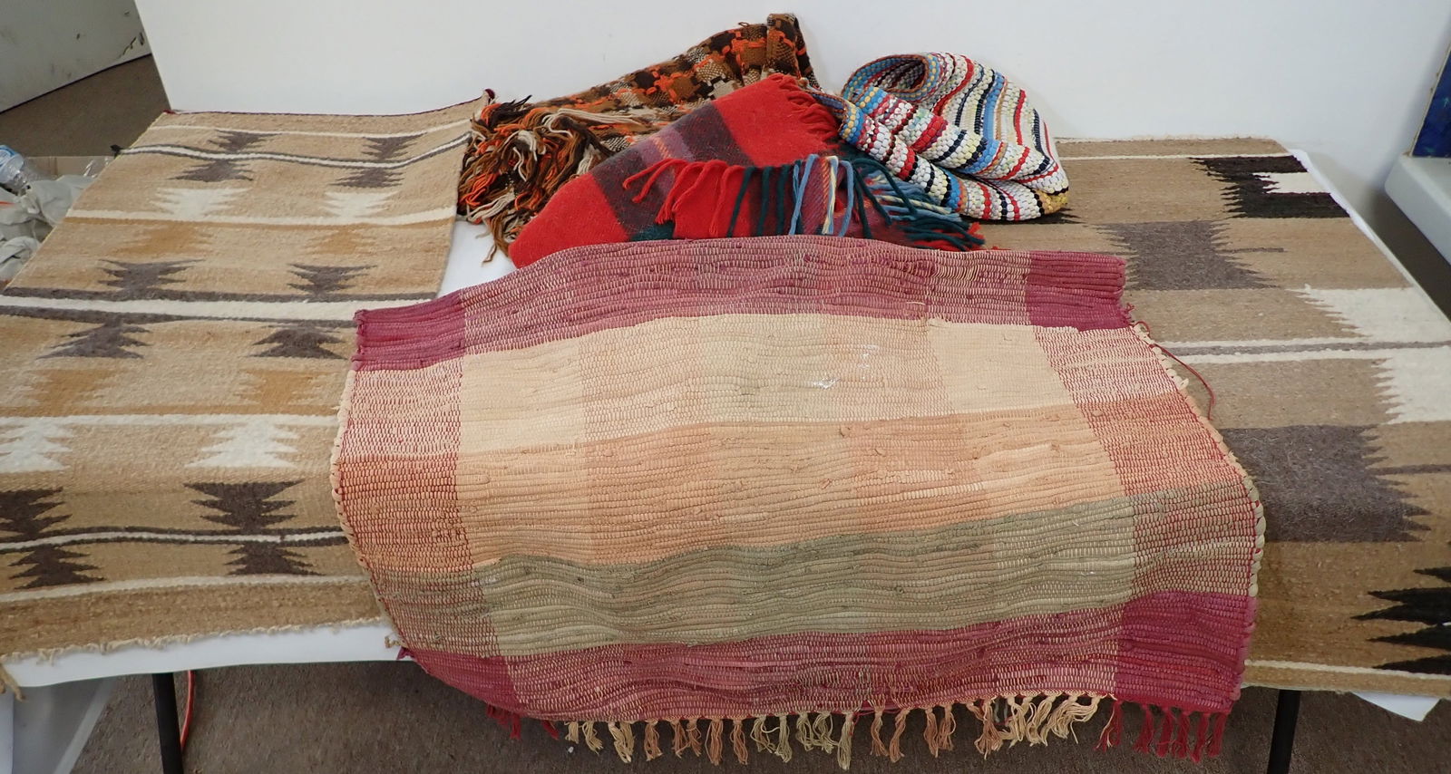 Blankets & Rugs: Getting all on table