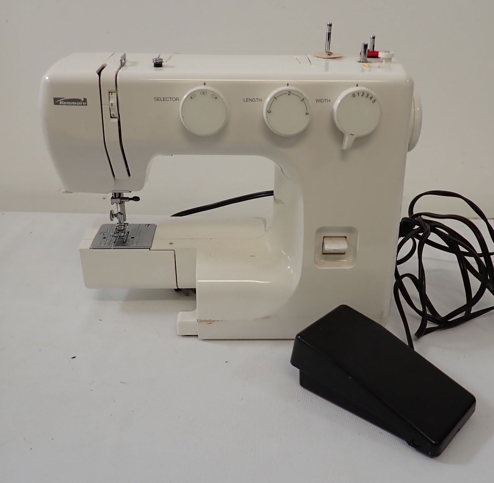 Kenmore Sewing Machine (1 of 2)